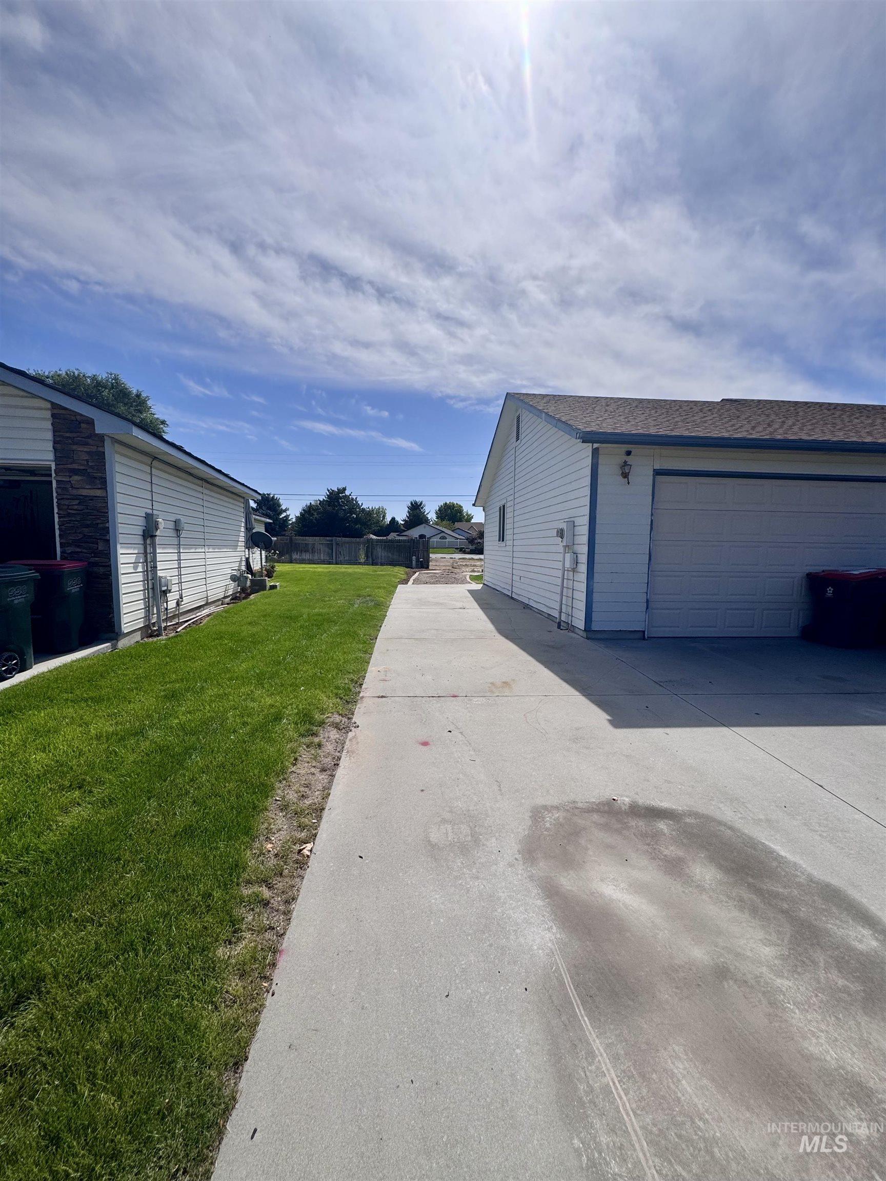 3971 W Sugar Creek Dr, Meridian, Idaho 83646, 3 Bedrooms, 2 Bathrooms, Residential For Sale, Price $399,900,MLS 98997215