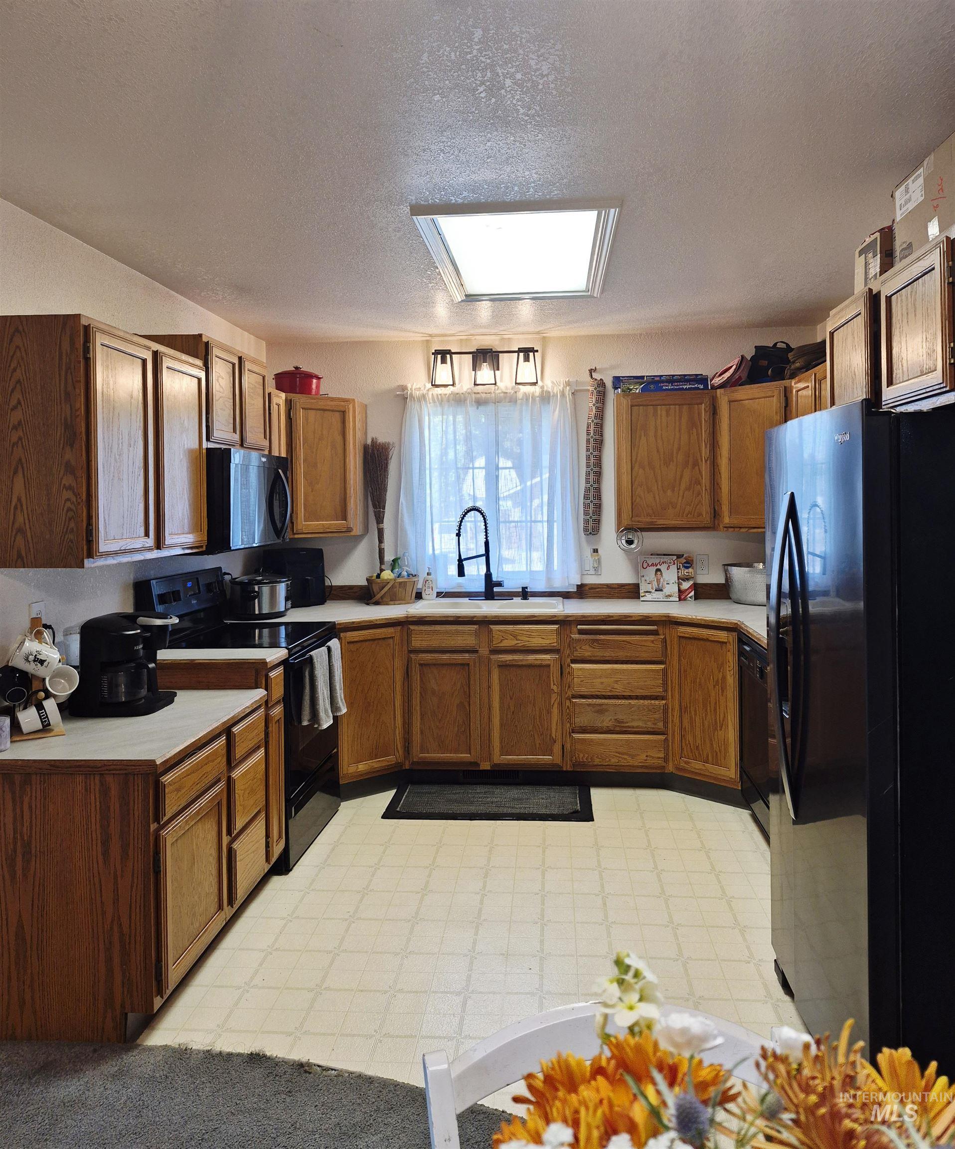 3971 W Sugar Creek Dr, Meridian, Idaho 83646, 3 Bedrooms, 2 Bathrooms, Residential For Sale, Price $399,900,MLS 98997215