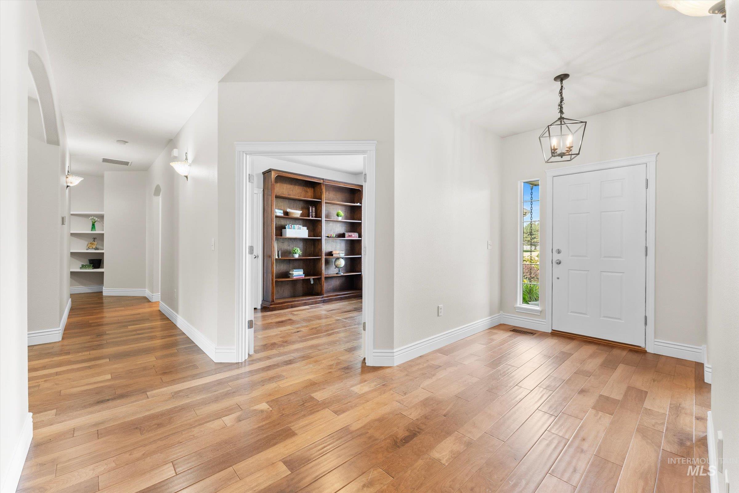8987 New Castle Dr, Middleton, Idaho 83644, 4 Bedrooms, 2.5 Bathrooms, Residential For Sale, Price $1,009,000,MLS 98997216
