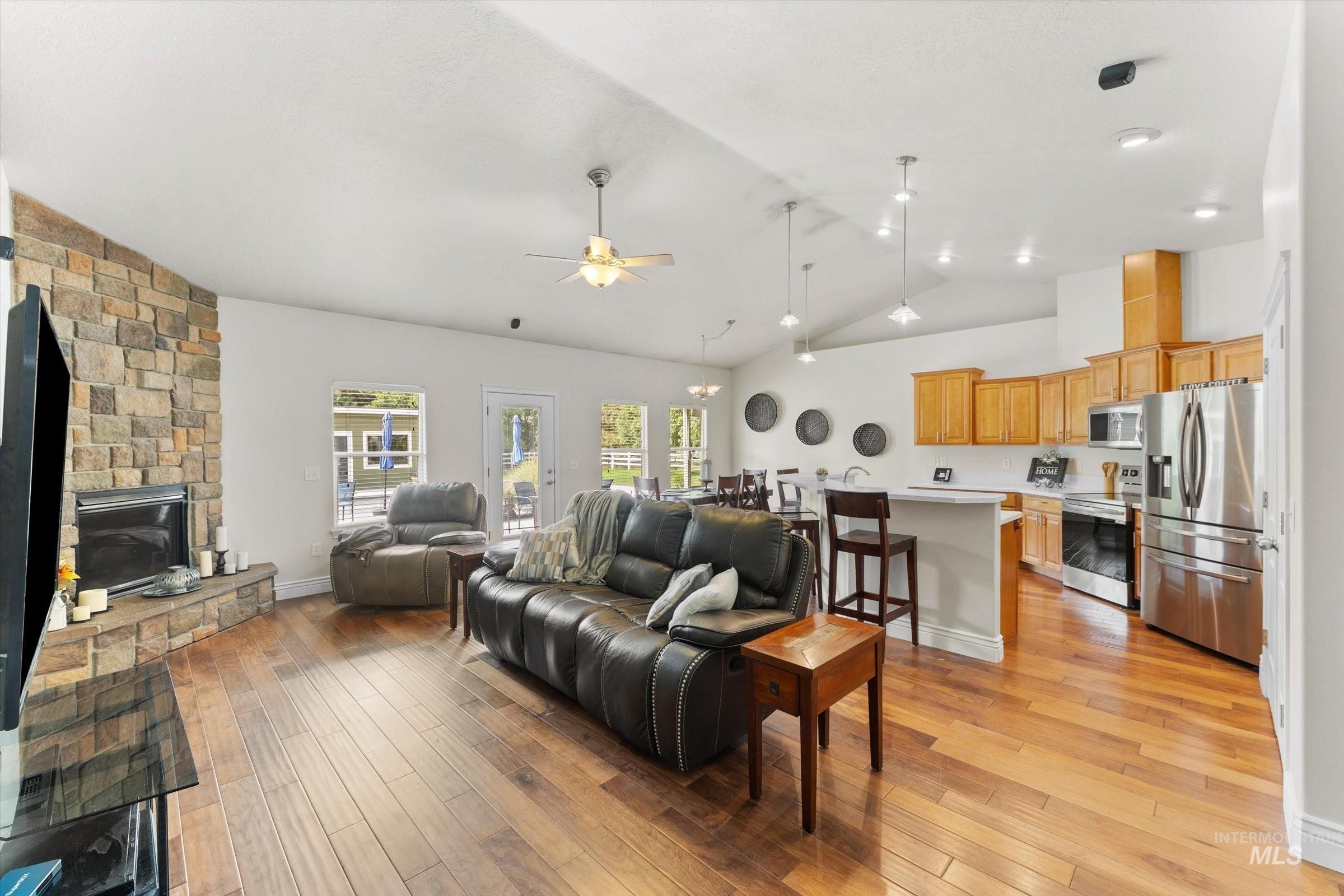 8987 New Castle Dr, Middleton, Idaho 83644, 4 Bedrooms, 2.5 Bathrooms, Residential For Sale, Price $1,009,000,MLS 98997216