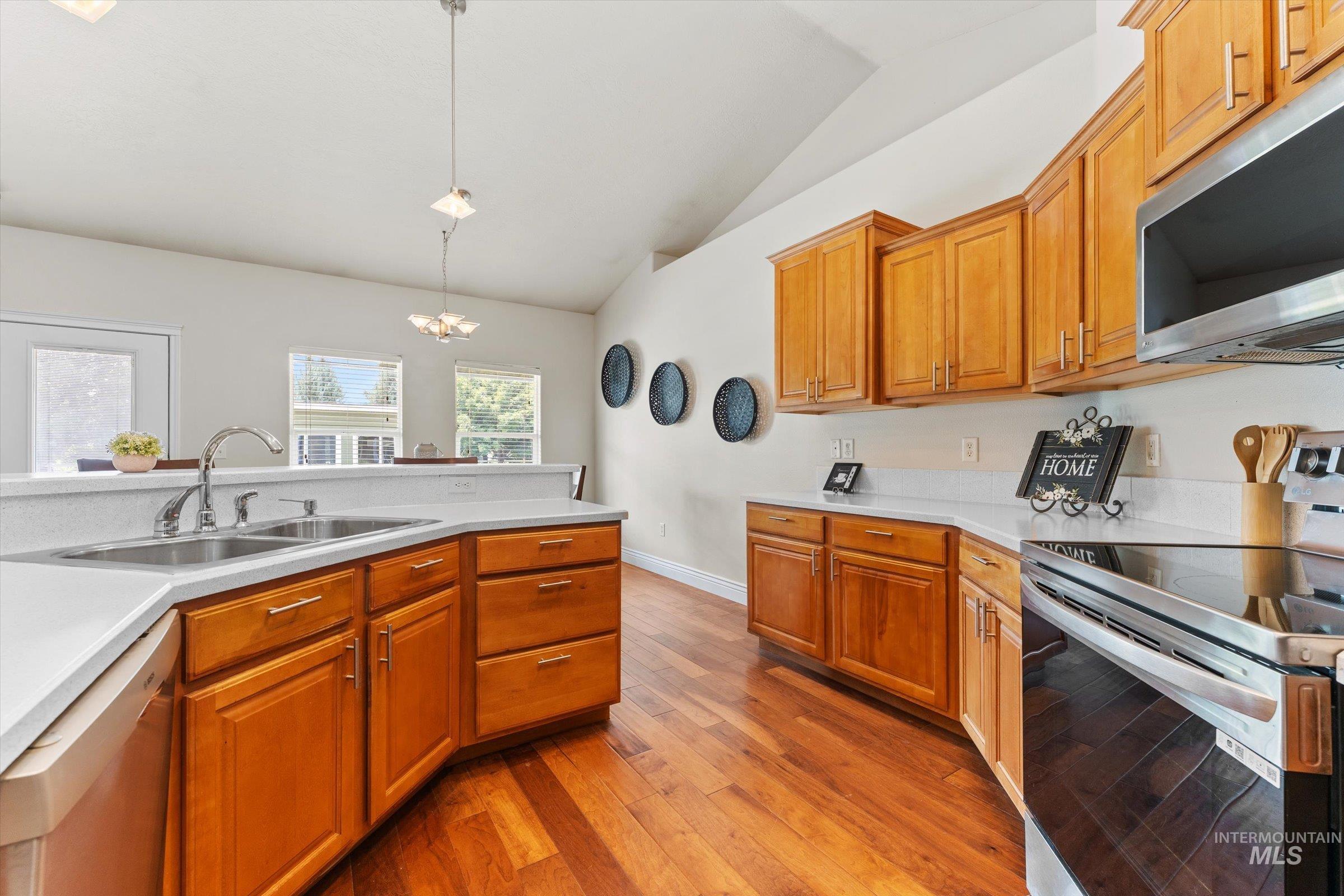 8987 New Castle Dr, Middleton, Idaho 83644, 4 Bedrooms, 2.5 Bathrooms, Residential For Sale, Price $1,014,000, 98997216
