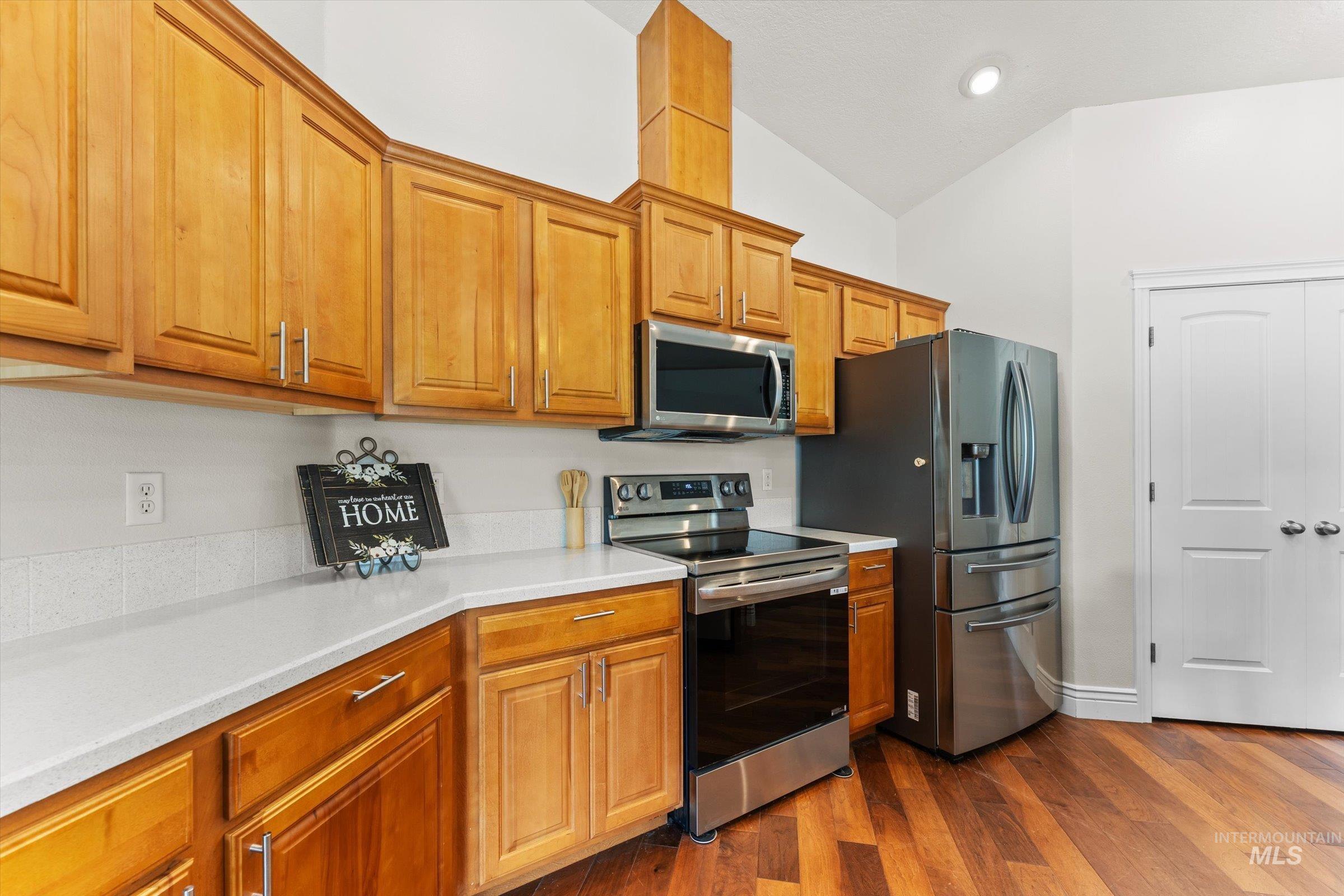 8987 New Castle Dr, Middleton, Idaho 83644, 4 Bedrooms, 2.5 Bathrooms, Residential For Sale, Price $1,009,000,MLS 98997216