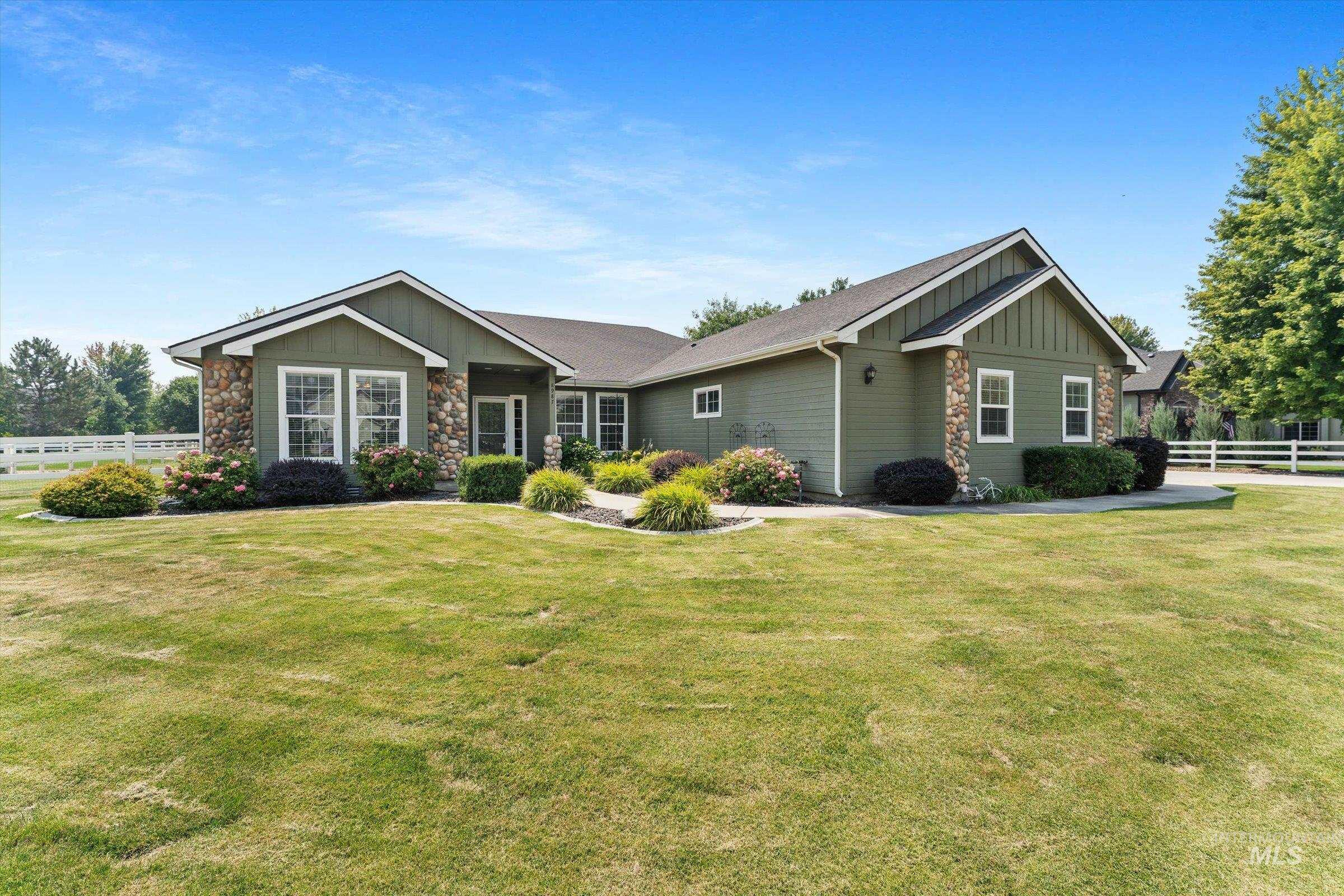 8987 New Castle Dr, Middleton, Idaho 83644, 4 Bedrooms, 2.5 Bathrooms, Residential For Sale, Price $1,014,000, 98997216