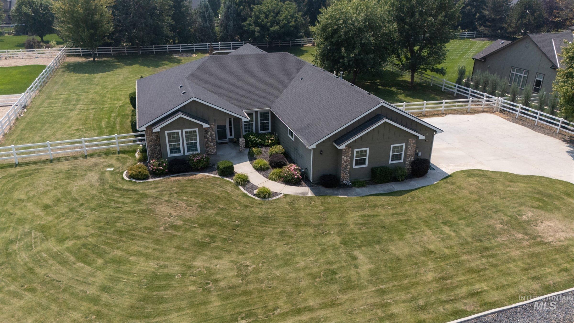 8987 New Castle Dr, Middleton, Idaho 83644, 4 Bedrooms, 2.5 Bathrooms, Residential For Sale, Price $1,014,000, 98997216