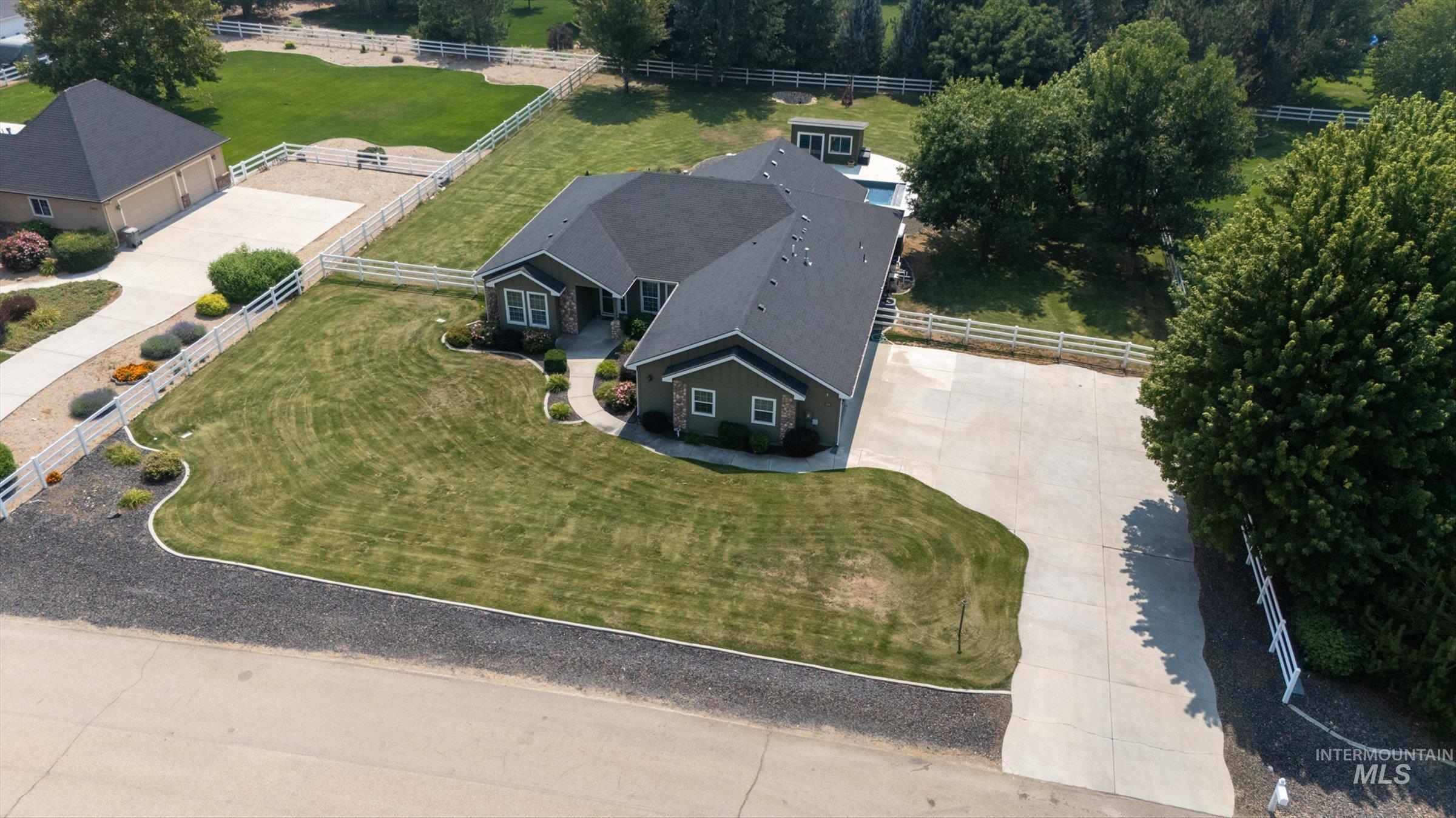 8987 New Castle Dr, Middleton, Idaho 83644, 4 Bedrooms, 2.5 Bathrooms, Residential For Sale, Price $1,014,000, 98997216