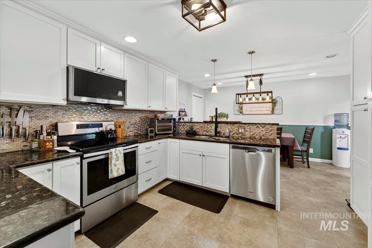 1220 E Amity Ave, Nampa, Idaho 83686, 5 Bedrooms, 2 Bathrooms, Residential For Sale, Price $459,999, 98997221