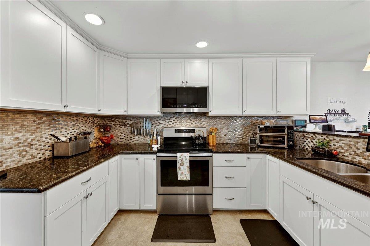 1220 E Amity Ave, Nampa, Idaho 83686, 5 Bedrooms, 2 Bathrooms, Residential For Sale, Price $459,999, 98997221