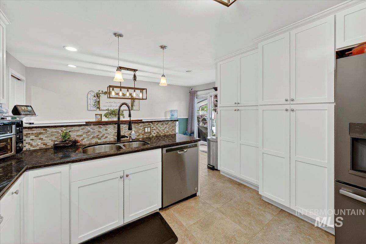 1220 E Amity Ave, Nampa, Idaho 83686, 5 Bedrooms, 2 Bathrooms, Residential For Sale, Price $459,999, 98997221
