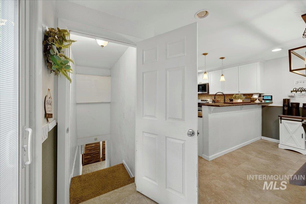 1220 E Amity Ave, Nampa, Idaho 83686, 5 Bedrooms, 2 Bathrooms, Residential For Sale, Price $459,999, 98997221