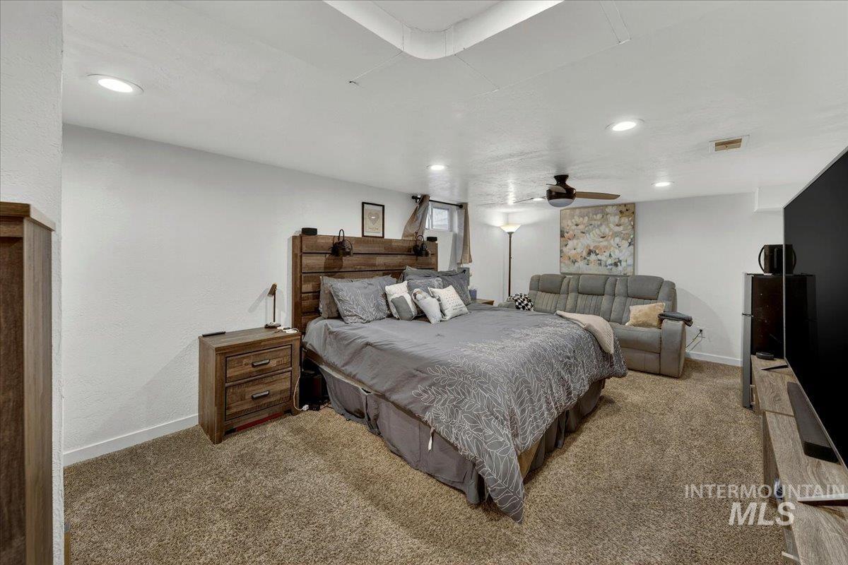1220 E Amity Ave, Nampa, Idaho 83686, 5 Bedrooms, 2 Bathrooms, Residential For Sale, Price $459,999, 98997221