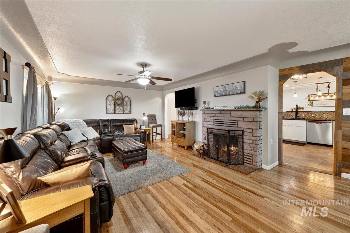 1220 E Amity Ave, Nampa, Idaho 83686, 5 Bedrooms, 2 Bathrooms, Residential For Sale, Price $459,999, 98997221
