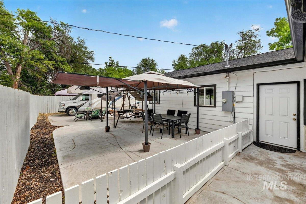 1220 E Amity Ave, Nampa, Idaho 83686, 5 Bedrooms, 2 Bathrooms, Residential For Sale, Price $459,999, 98997221