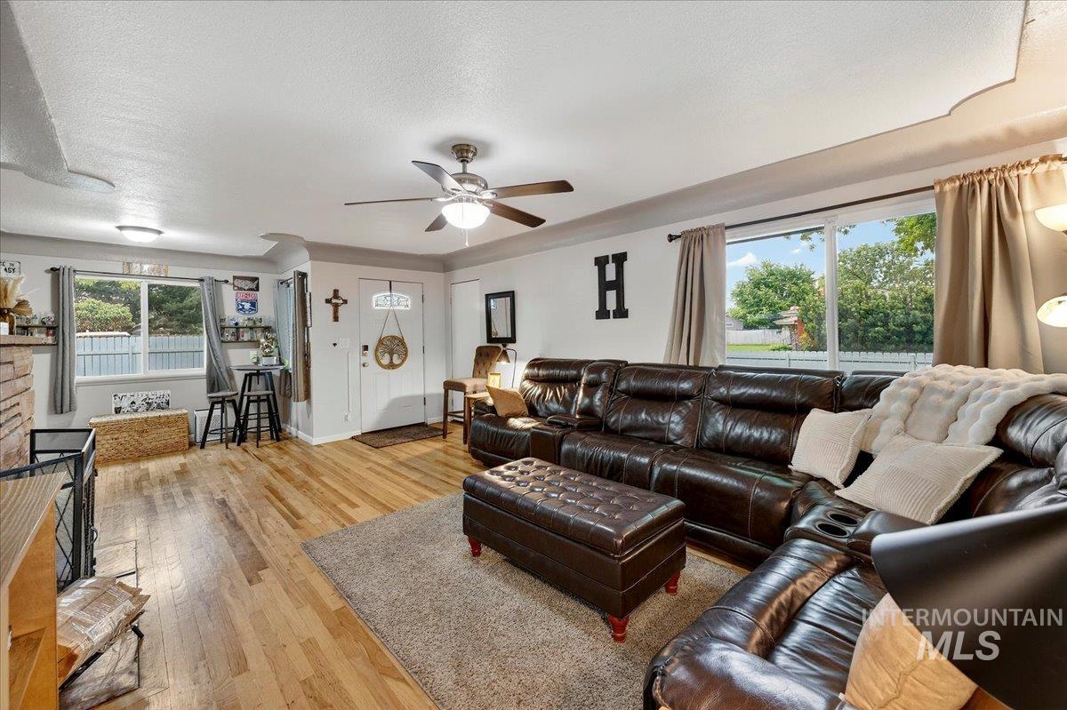 1220 E Amity Ave, Nampa, Idaho 83686, 5 Bedrooms, 2 Bathrooms, Residential For Sale, Price $459,999, 98997221