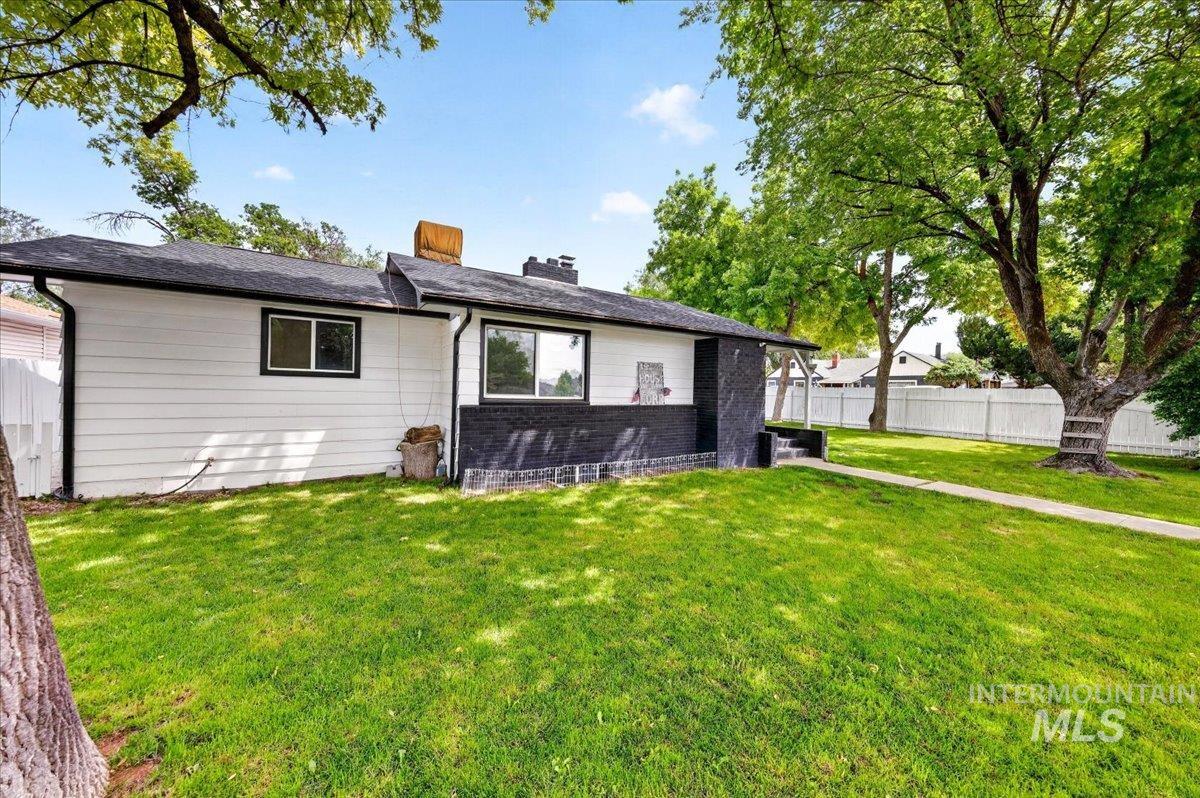1220 E Amity Ave, Nampa, Idaho 83686, 5 Bedrooms, 2 Bathrooms, Residential For Sale, Price $459,999, 98997221