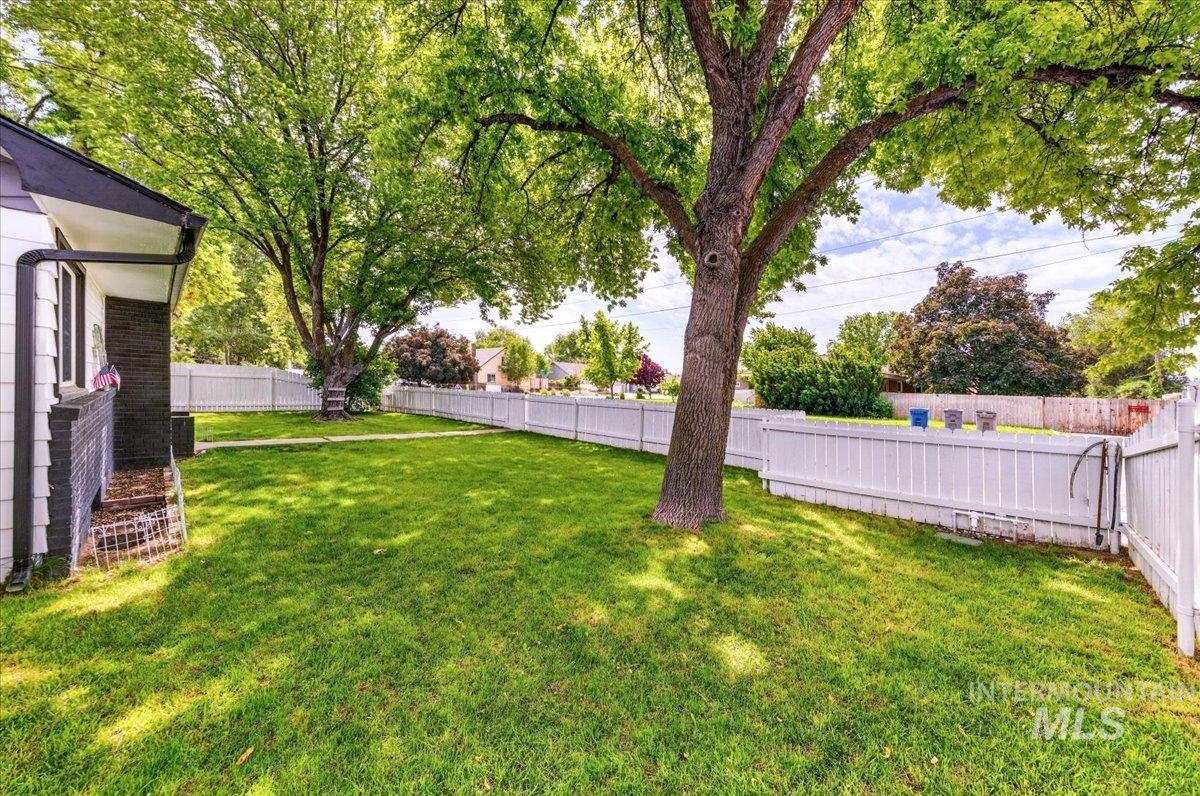 1220 E Amity Ave, Nampa, Idaho 83686, 5 Bedrooms, 2 Bathrooms, Residential For Sale, Price $459,999, 98997221