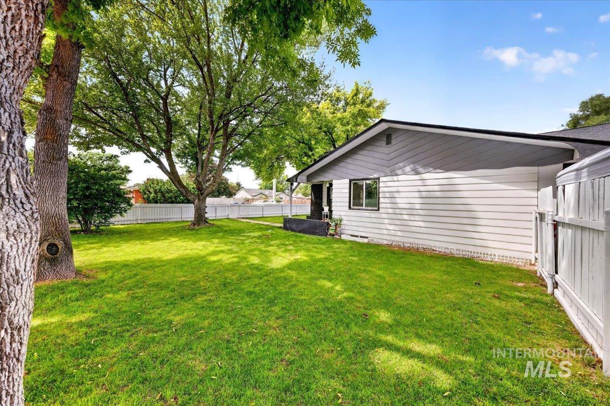 1220 E Amity Ave, Nampa, Idaho 83686, 5 Bedrooms, 2 Bathrooms, Residential For Sale, Price $459,999, 98997221