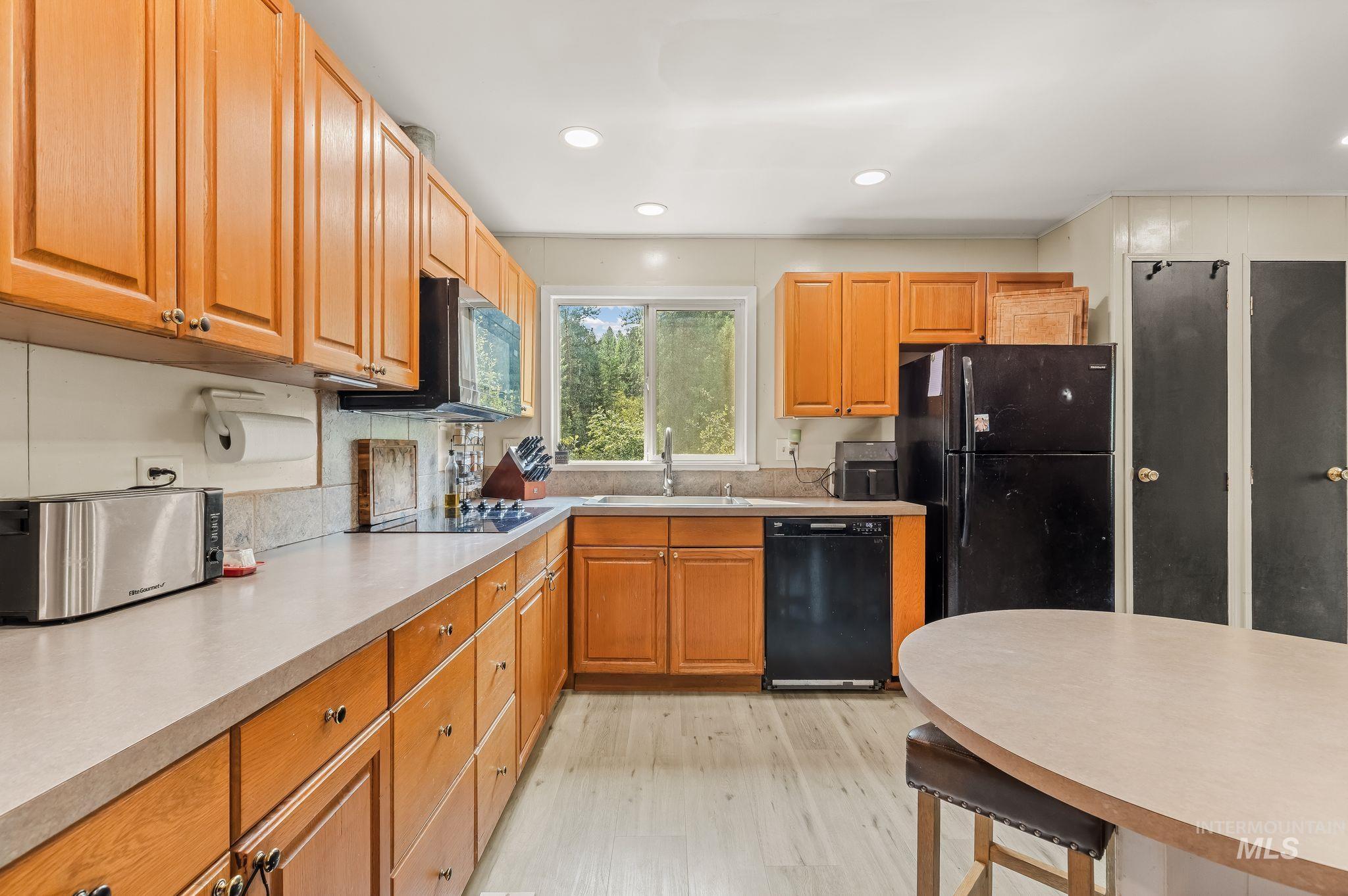 304 1st Ave, Deary, Idaho 83823, 3 Bedrooms, 2 Bathrooms, Residential For Sale, Price $325,000, 98997222