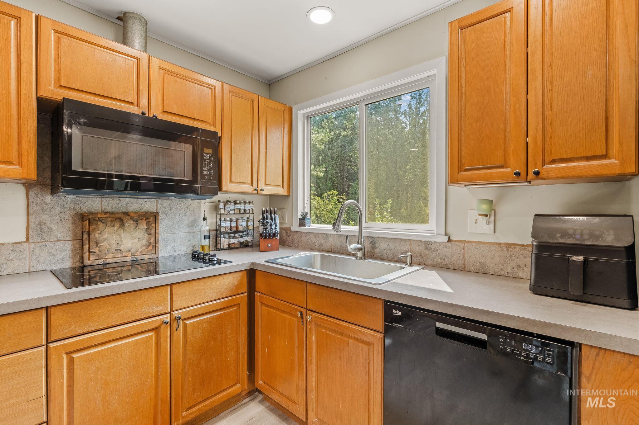 304 1st Ave, Deary, Idaho 83823, 3 Bedrooms, 2 Bathrooms, Residential For Sale, Price $325,000, 98997222