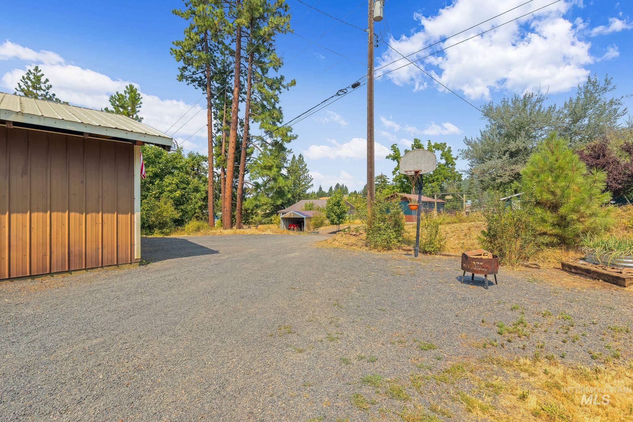 304 1st Ave, Deary, Idaho 83823, 3 Bedrooms, 2 Bathrooms, Residential For Sale, Price $325,000, 98997222
