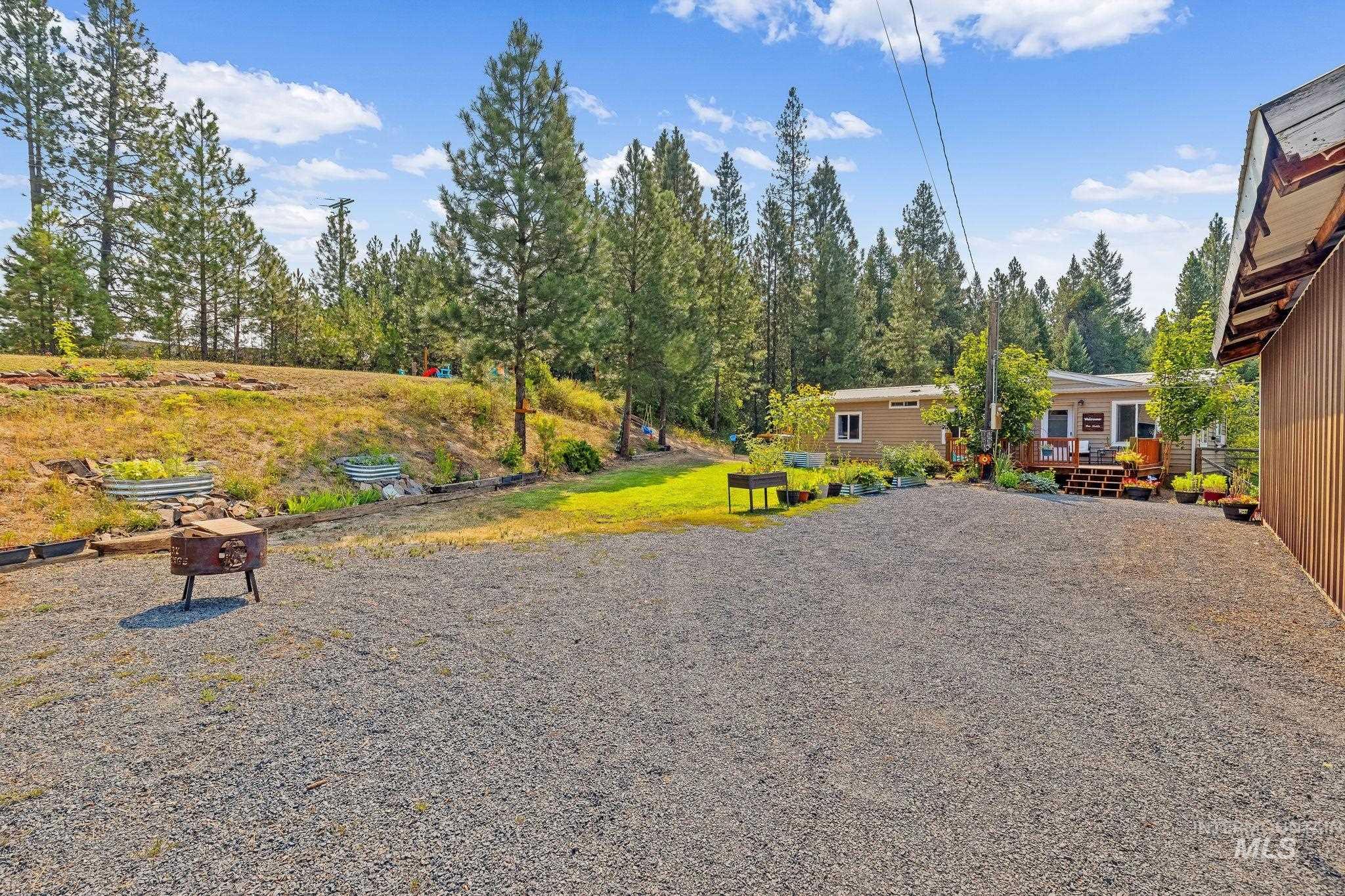 304 1st Ave, Deary, Idaho 83823, 3 Bedrooms, 2 Bathrooms, Residential For Sale, Price $325,000, 98997222