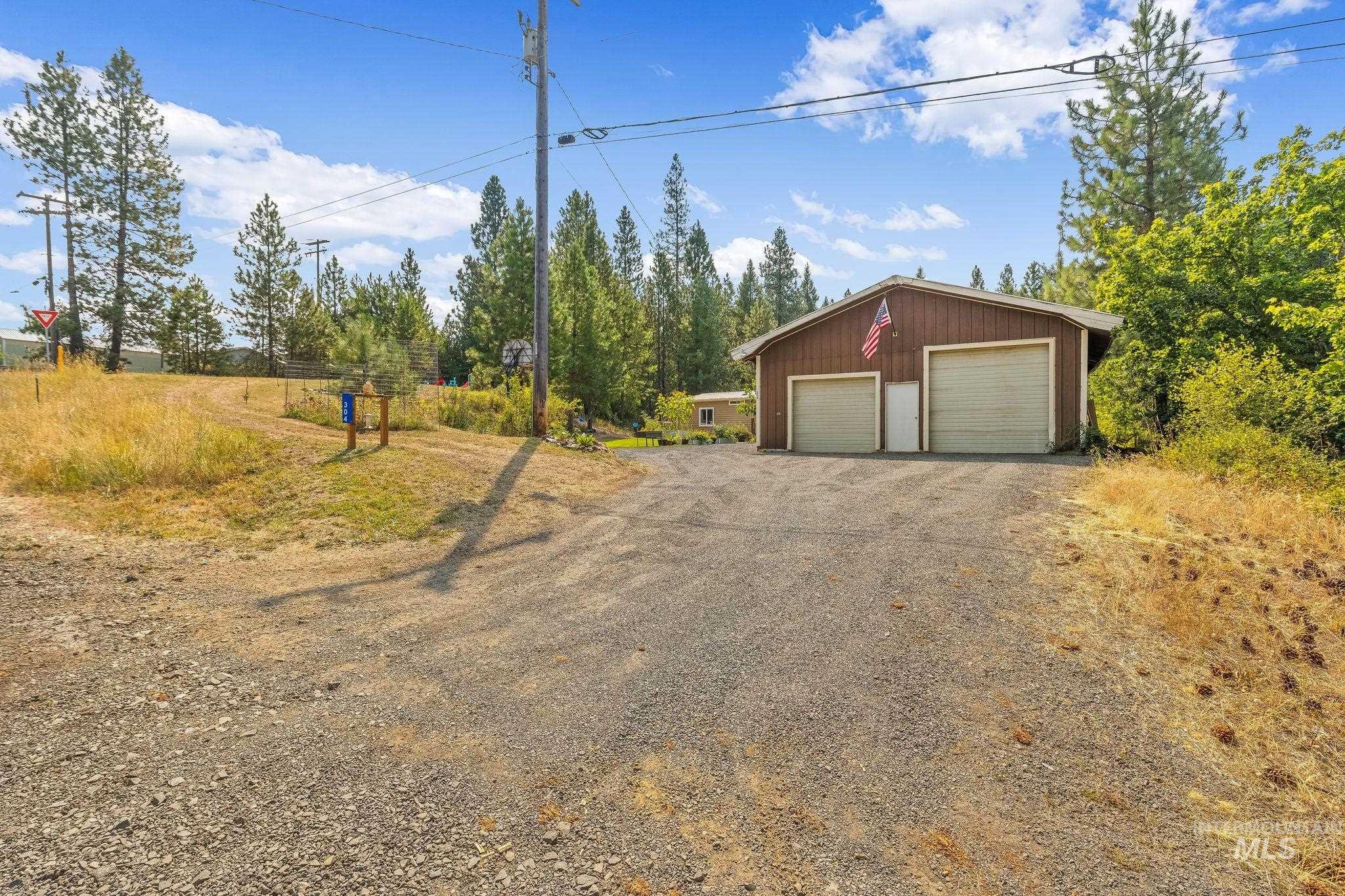 304 1st Ave, Deary, Idaho 83823, 3 Bedrooms, 2 Bathrooms, Residential For Sale, Price $325,000, 98997222
