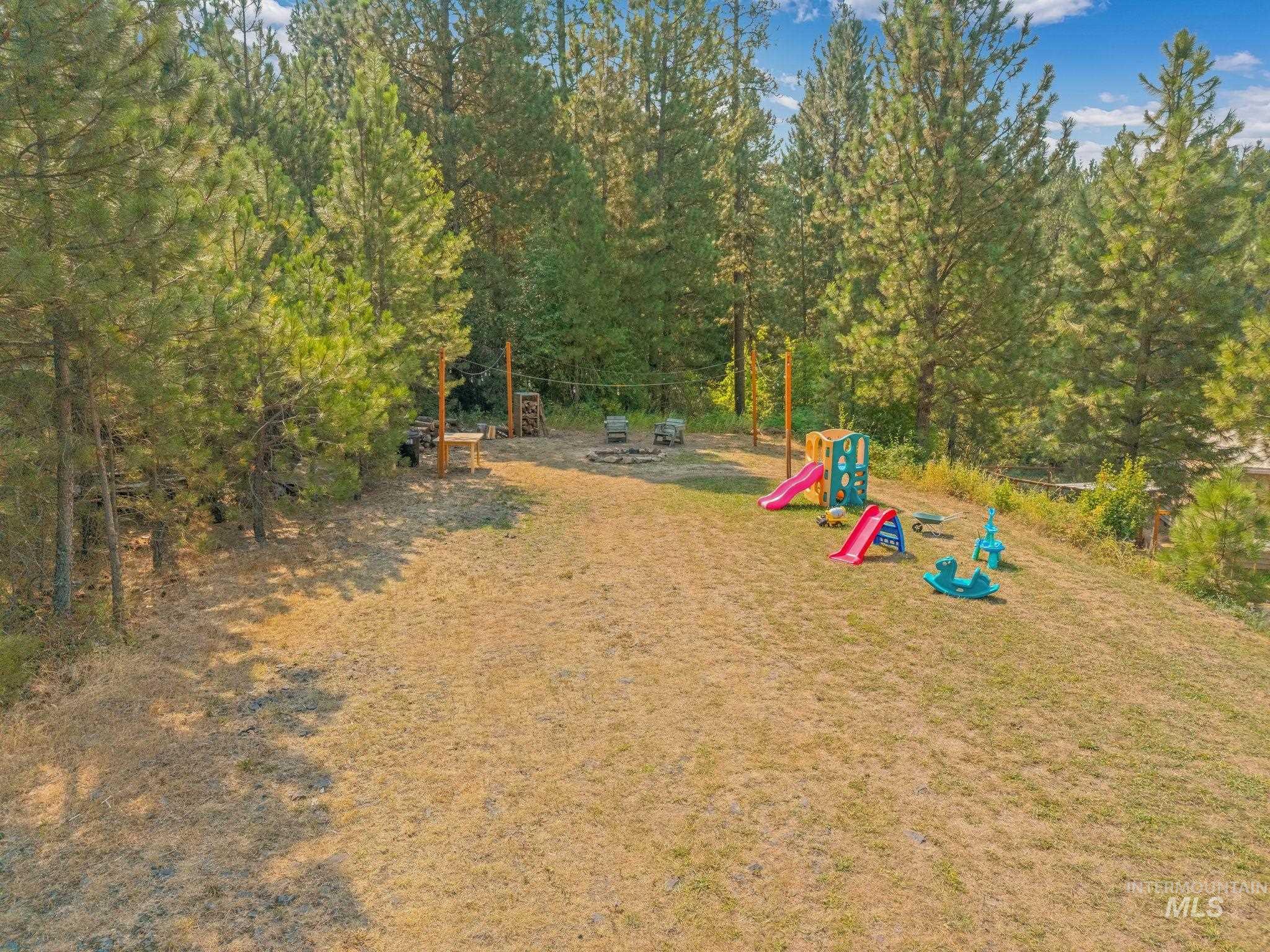 304 1st Ave, Deary, Idaho 83823, 3 Bedrooms, 2 Bathrooms, Residential For Sale, Price $325,000, 98997222