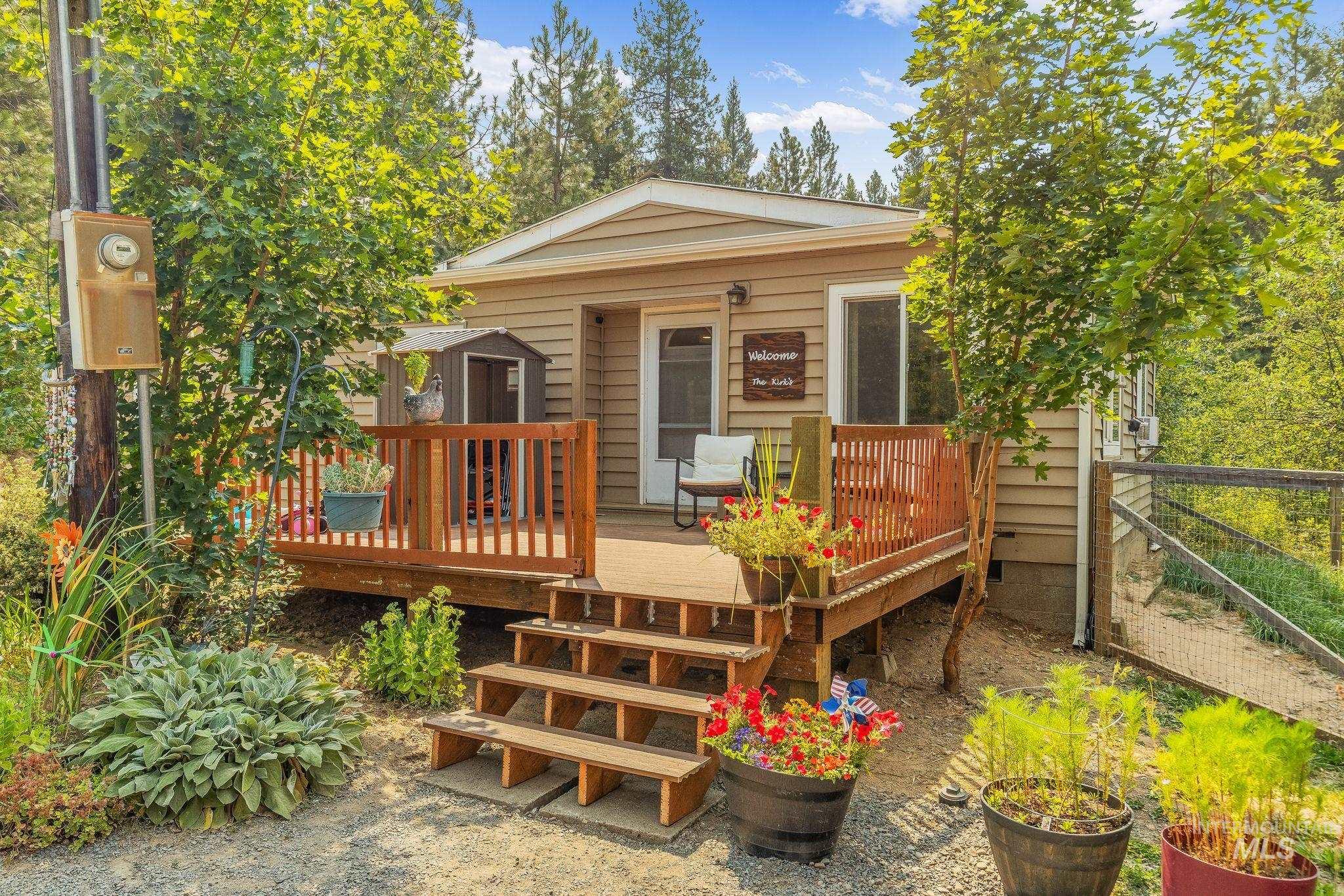 304 1st Ave, Deary, Idaho 83823, 3 Bedrooms, 2 Bathrooms, Residential For Sale, Price $325,000, 98997222