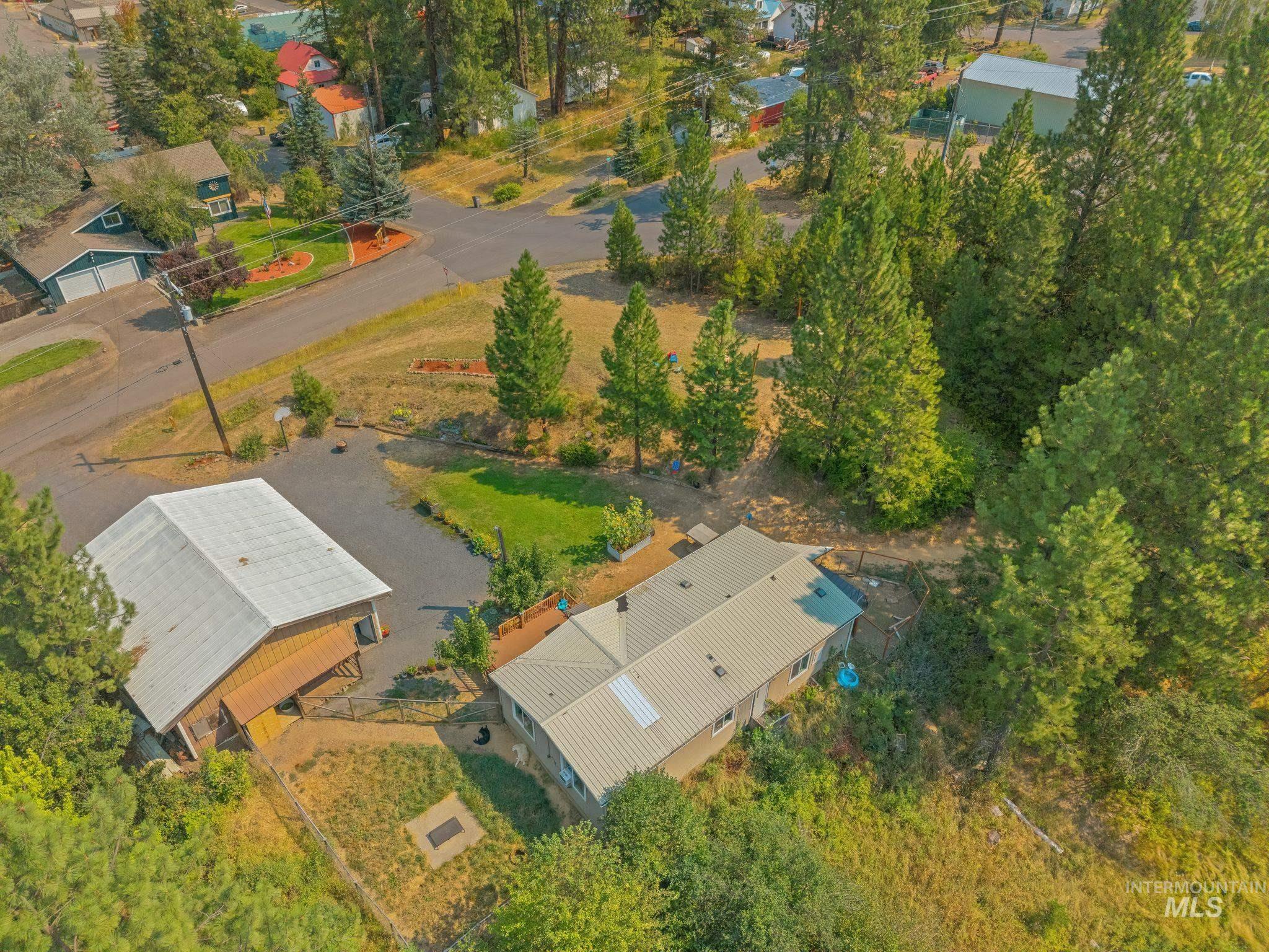 304 1st Ave, Deary, Idaho 83823, 3 Bedrooms, 2 Bathrooms, Residential For Sale, Price $325,000, 98997222