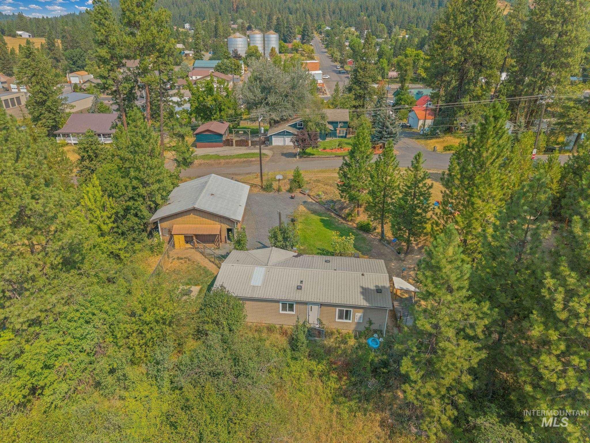 304 1st Ave, Deary, Idaho 83823, 3 Bedrooms, 2 Bathrooms, Residential For Sale, Price $325,000, 98997222