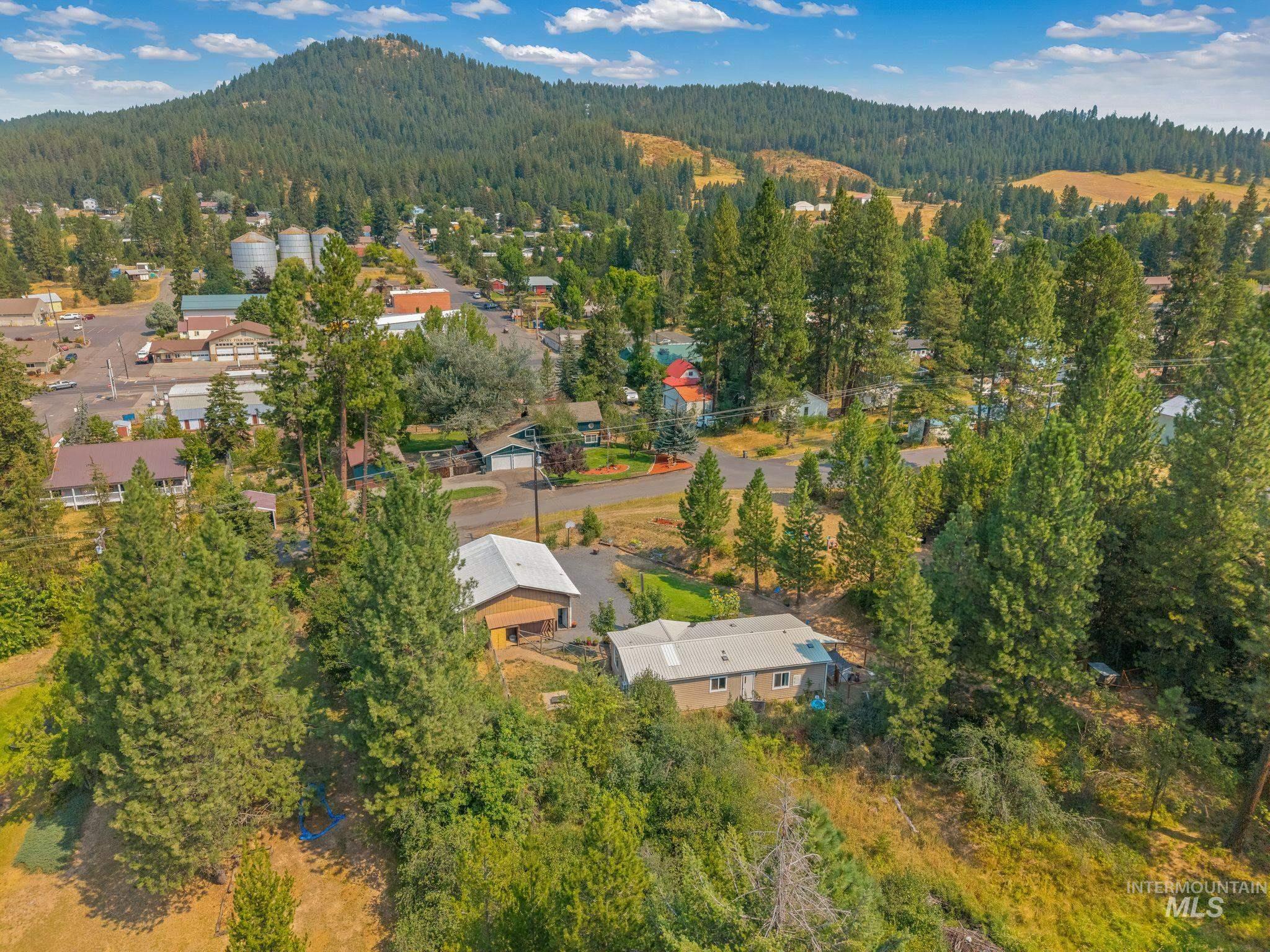 304 1st Ave, Deary, Idaho 83823, 3 Bedrooms, 2 Bathrooms, Residential For Sale, Price $325,000, 98997222
