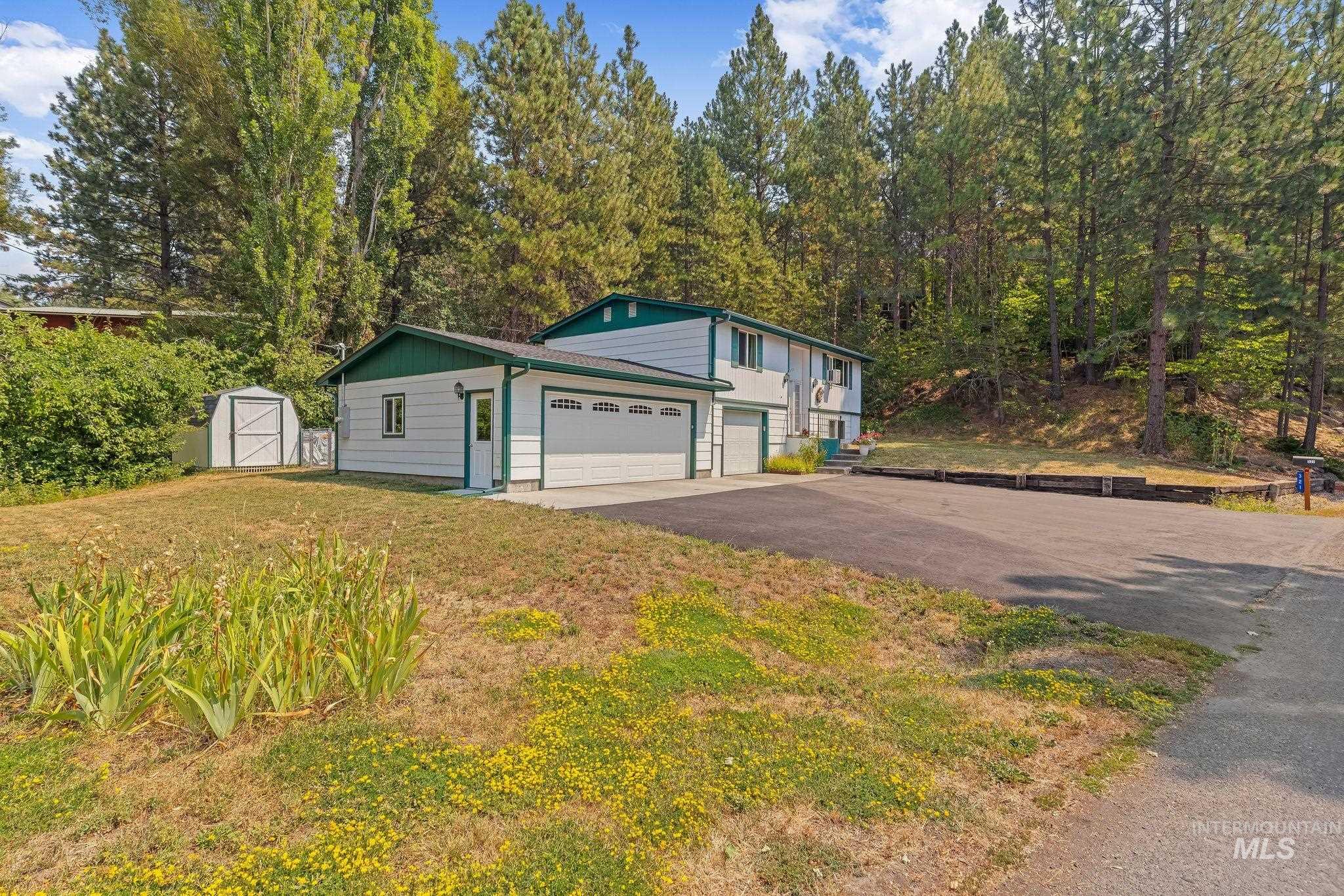 321 Monica St, Troy, Idaho 83871, 3 Bedrooms, 2 Bathrooms, Residential For Sale, Price $379,900, 98997223