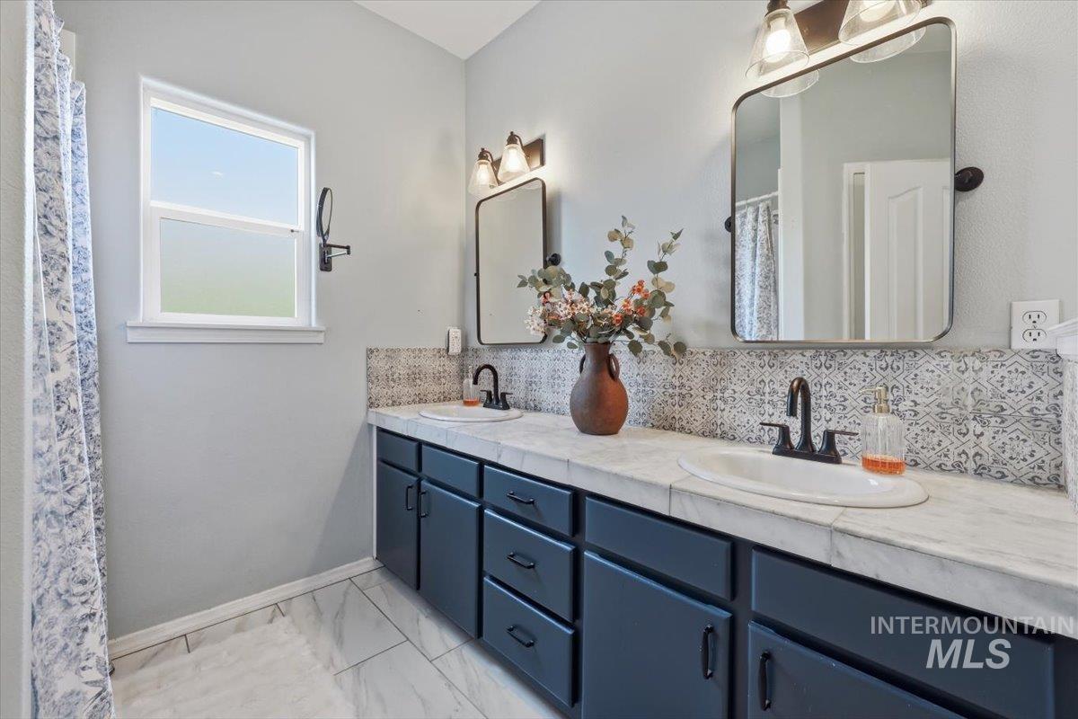 2560 W Leonard St, Meridian, Idaho 83642, 3 Bedrooms, 2 Bathrooms, Residential For Sale, Price $424,900, 98997224