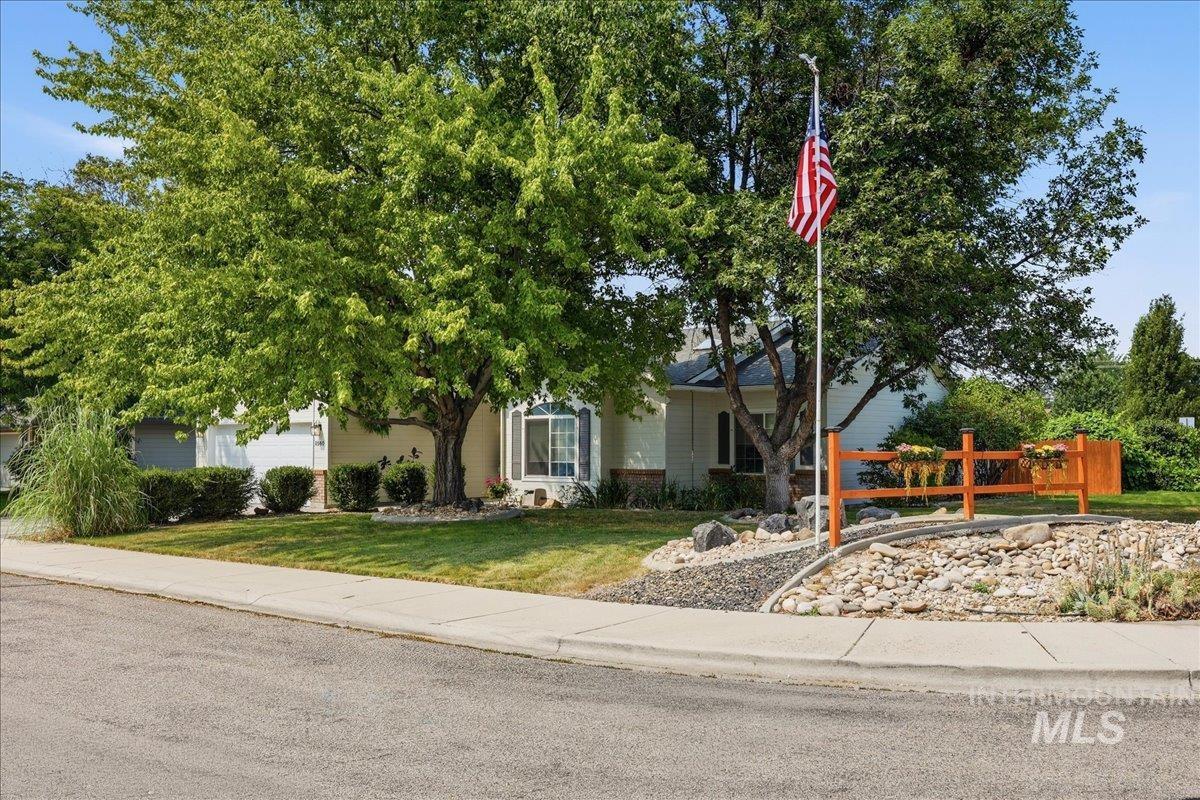 2560 W Leonard St, Meridian, Idaho 83642, 3 Bedrooms, 2 Bathrooms, Residential For Sale, Price $424,900, 98997224