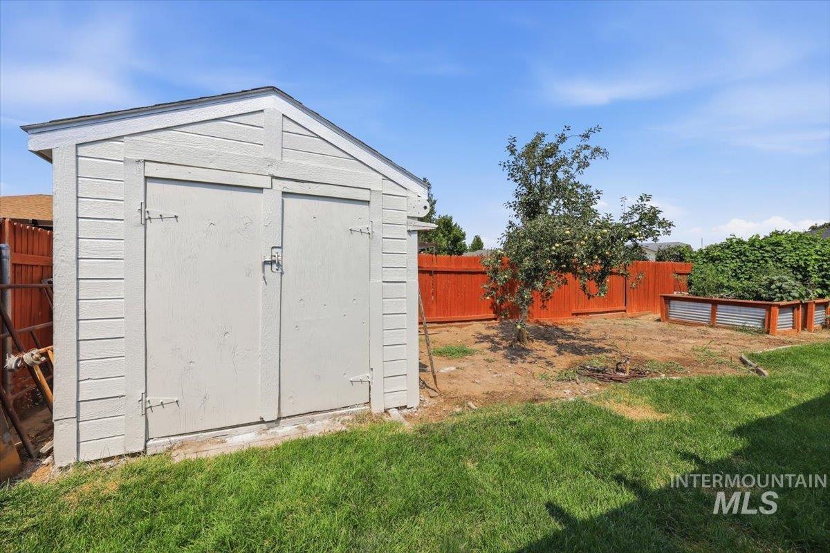 2560 W Leonard St, Meridian, Idaho 83642, 3 Bedrooms, 2 Bathrooms, Residential For Sale, Price $424,900, 98997224