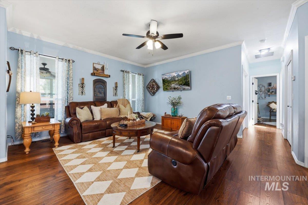 2560 W Leonard St, Meridian, Idaho 83642, 3 Bedrooms, 2 Bathrooms, Residential For Sale, Price $424,900, 98997224