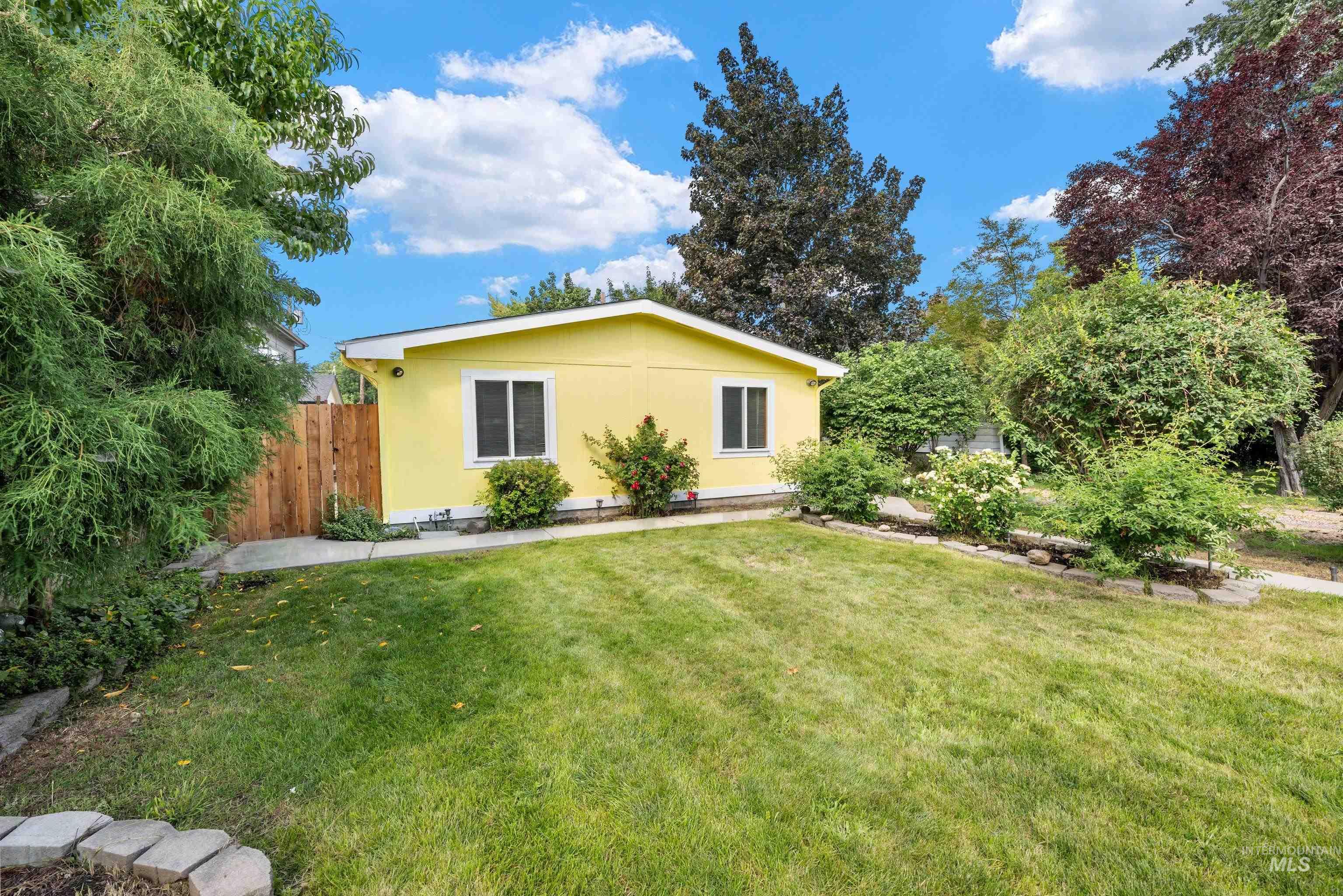 1611 S Vermont Avenue, Boise, Idaho 83706, 3 Bedrooms, 2 Bathrooms, Residential For Sale, Price $434,900, 98997225