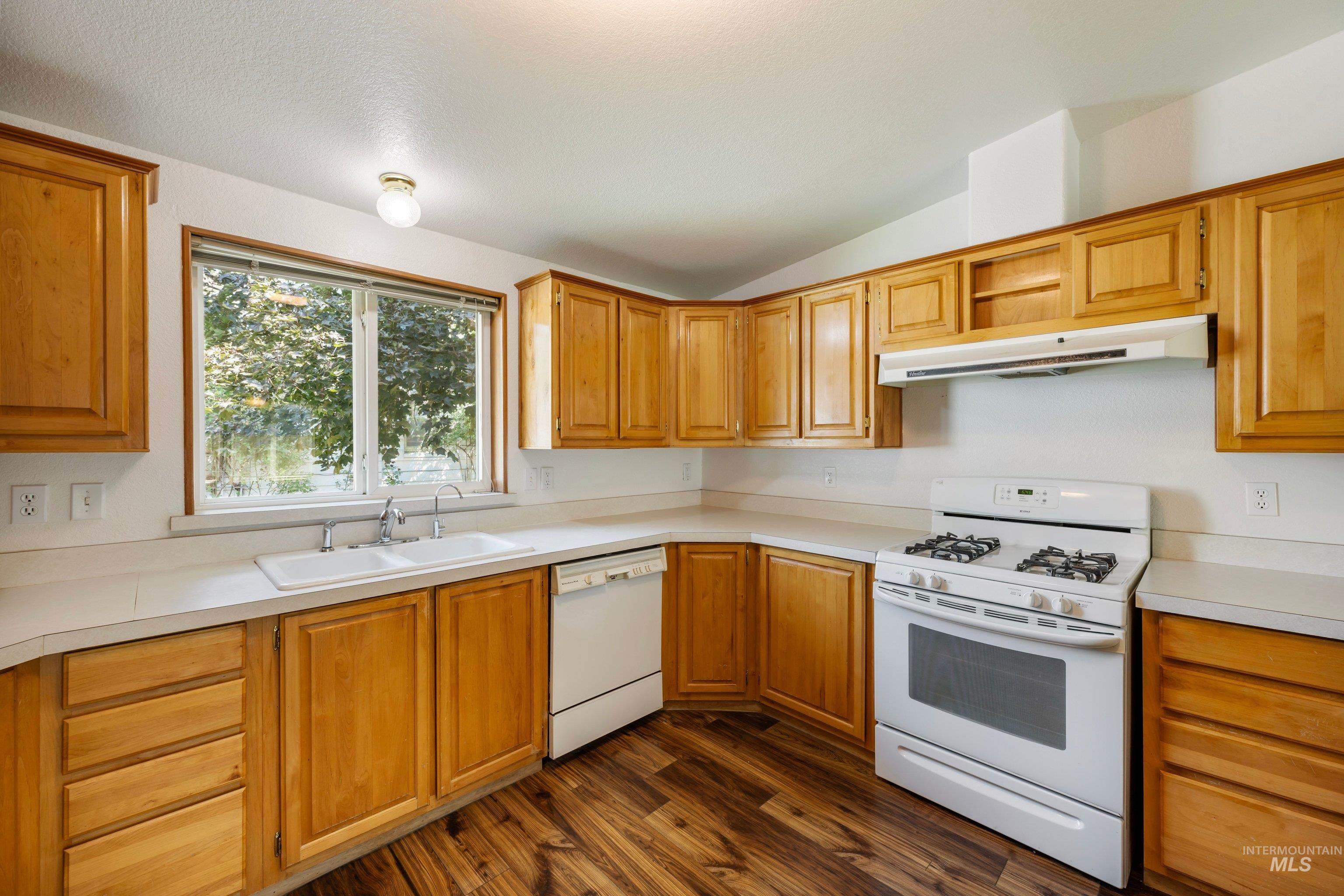 1611 S Vermont Avenue, Boise, Idaho 83706, 3 Bedrooms, 2 Bathrooms, Residential For Sale, Price $434,900, 98997225