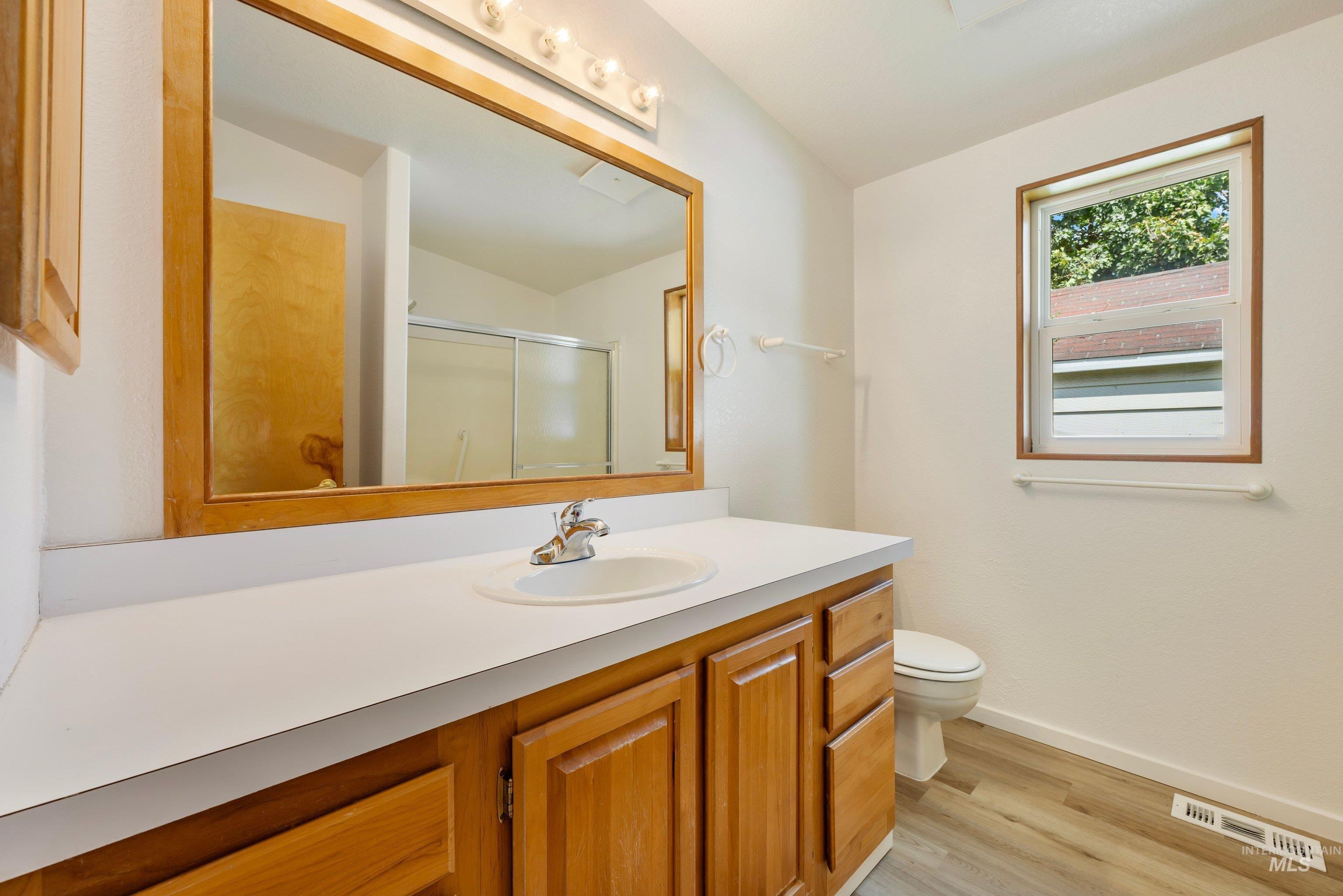 1611 S Vermont Avenue, Boise, Idaho 83706, 3 Bedrooms, 2 Bathrooms, Residential For Sale, Price $434,900, 98997225