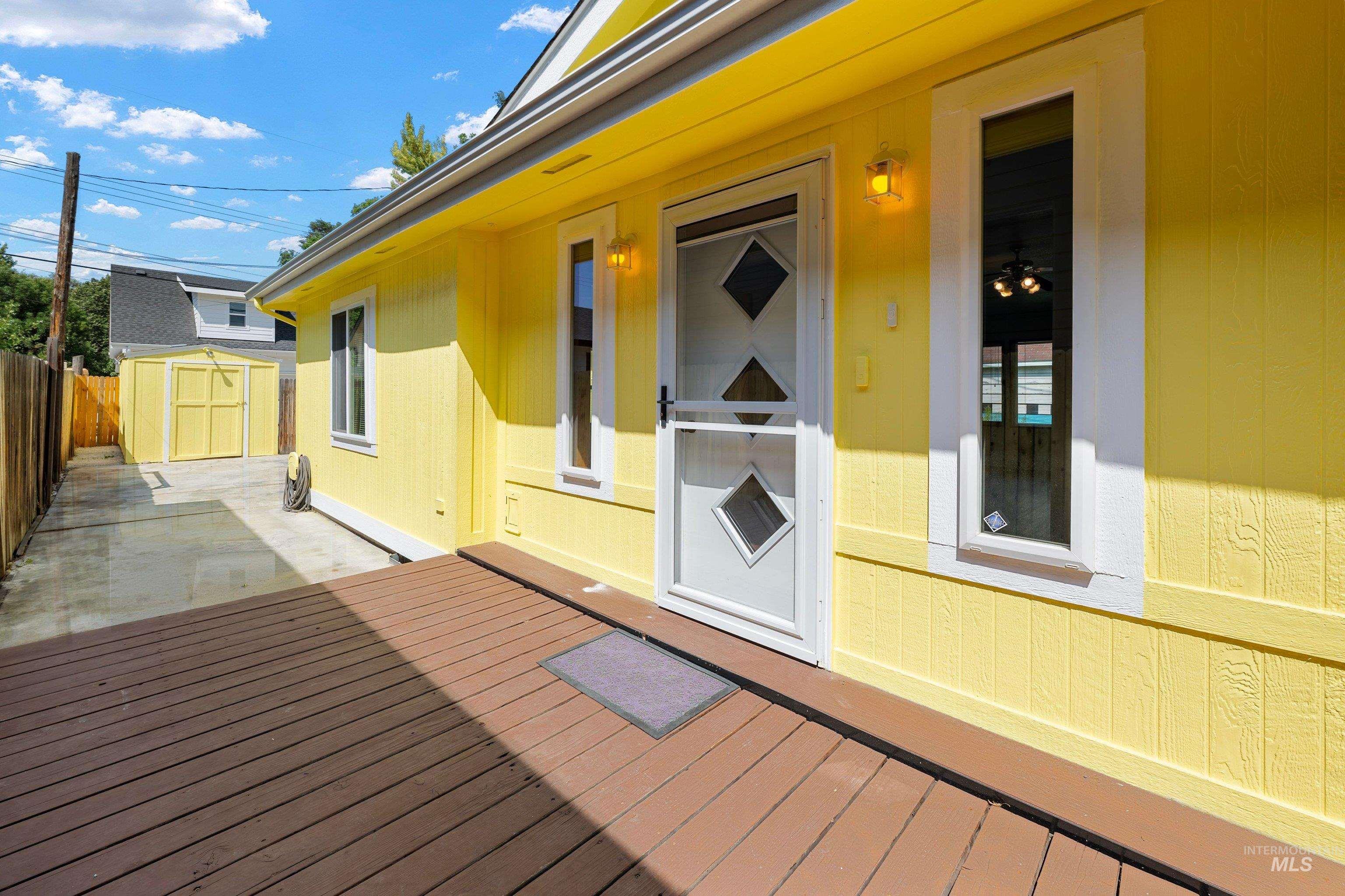1611 S Vermont Avenue, Boise, Idaho 83706, 3 Bedrooms, 2 Bathrooms, Residential For Sale, Price $434,900, 98997225