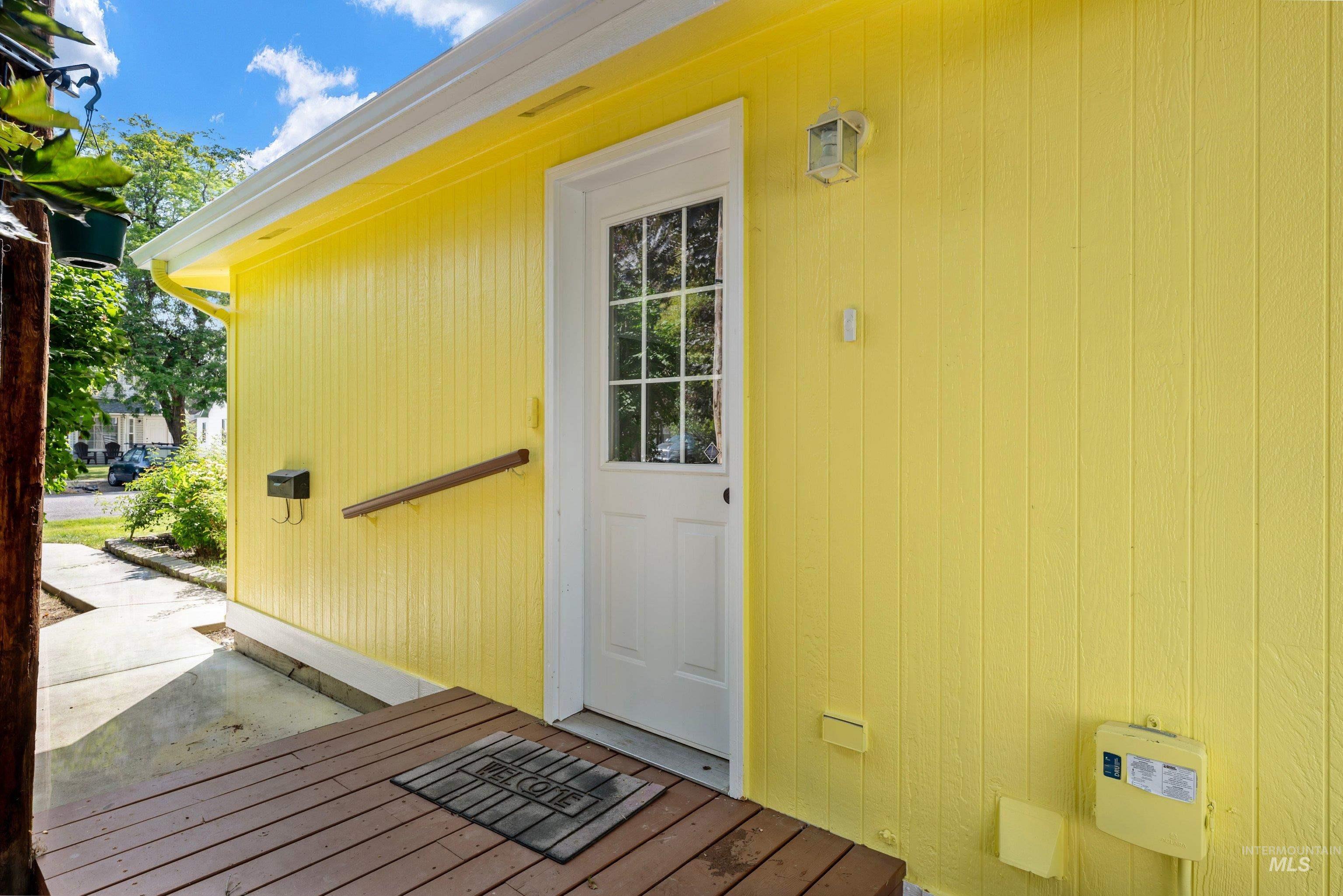 1611 S Vermont Avenue, Boise, Idaho 83706, 3 Bedrooms, 2 Bathrooms, Residential For Sale, Price $434,900, 98997225