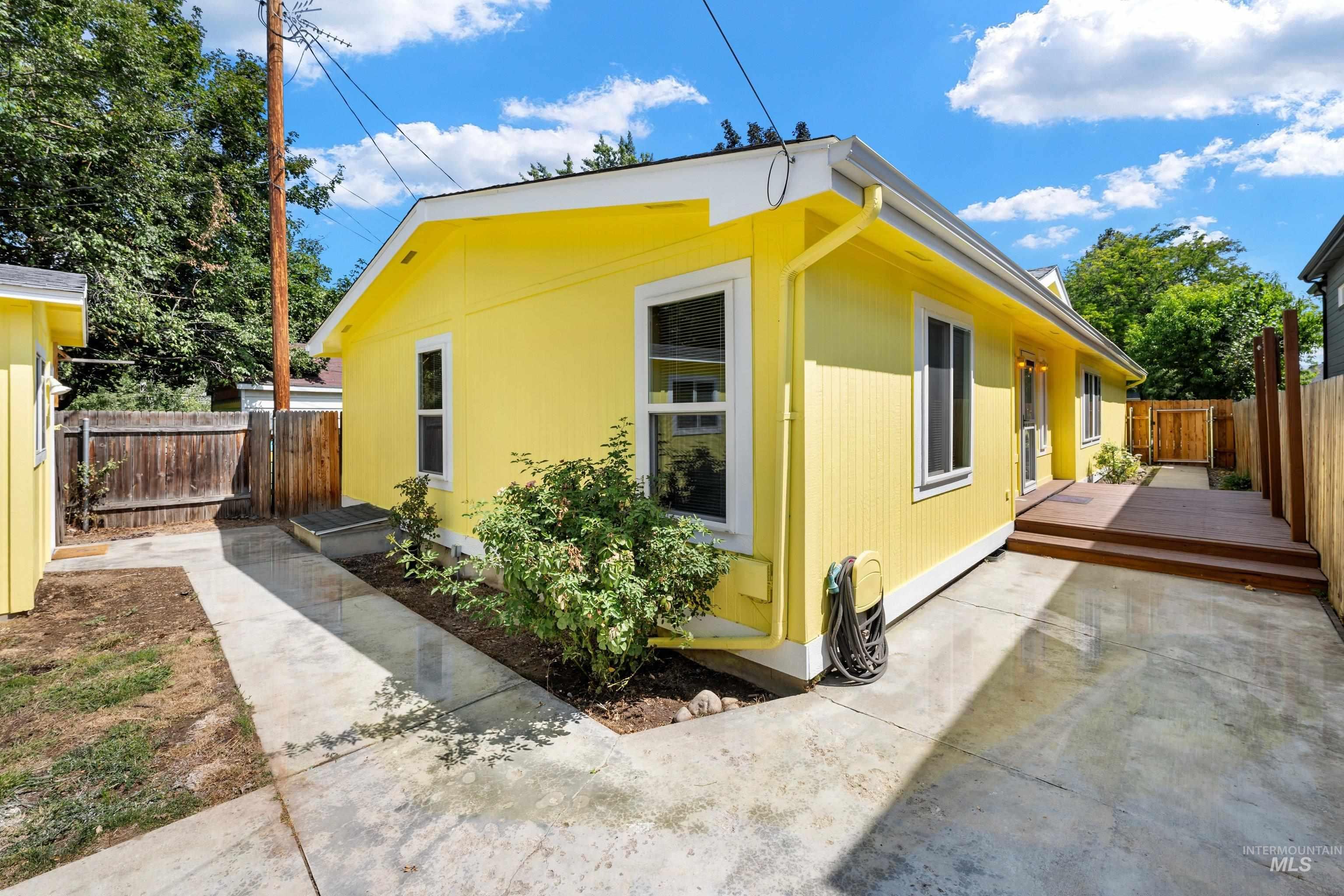 1611 S Vermont Avenue, Boise, Idaho 83706, 3 Bedrooms, 2 Bathrooms, Residential For Sale, Price $434,900, 98997225