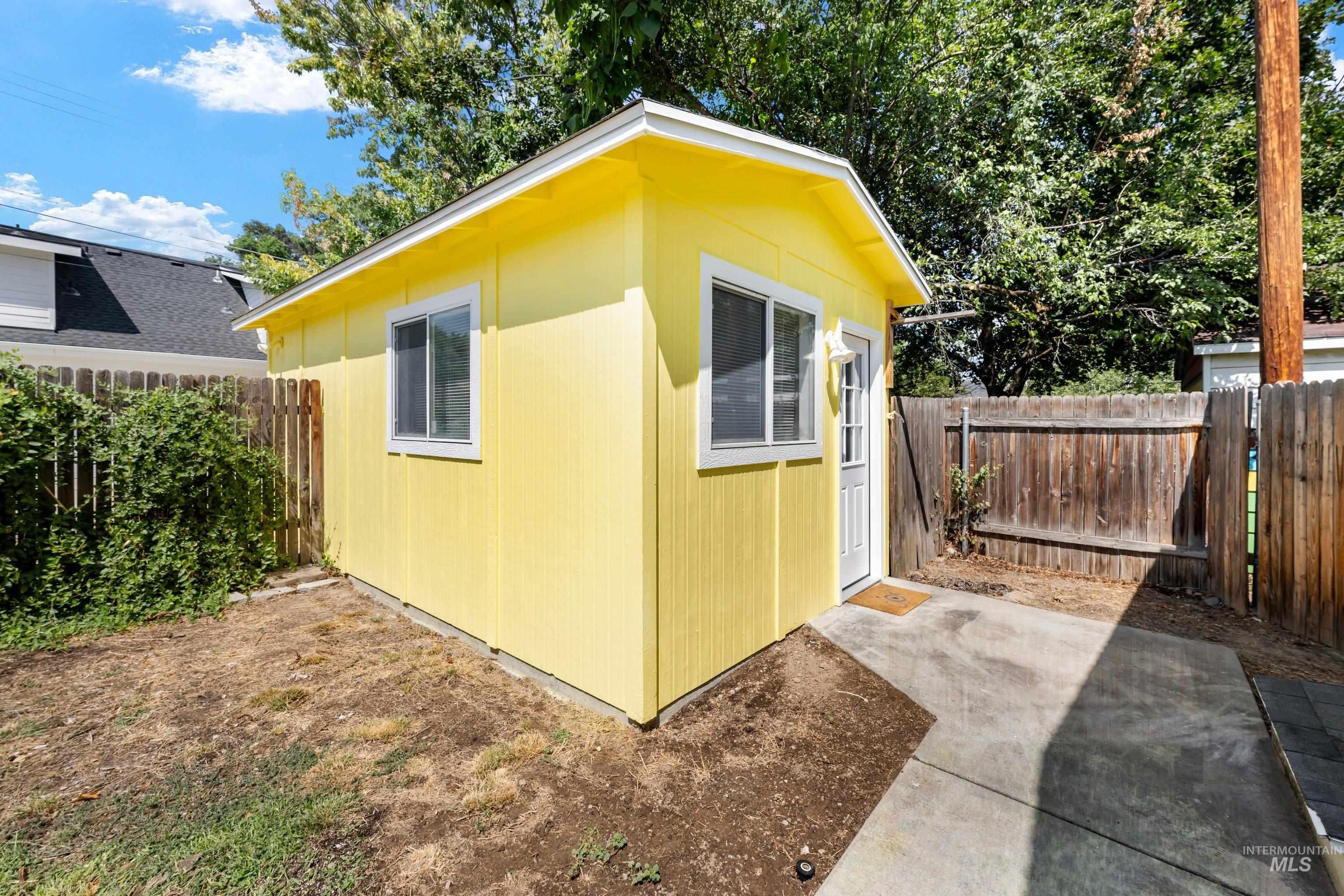 1611 S Vermont Avenue, Boise, Idaho 83706, 3 Bedrooms, 2 Bathrooms, Residential For Sale, Price $434,900, 98997225
