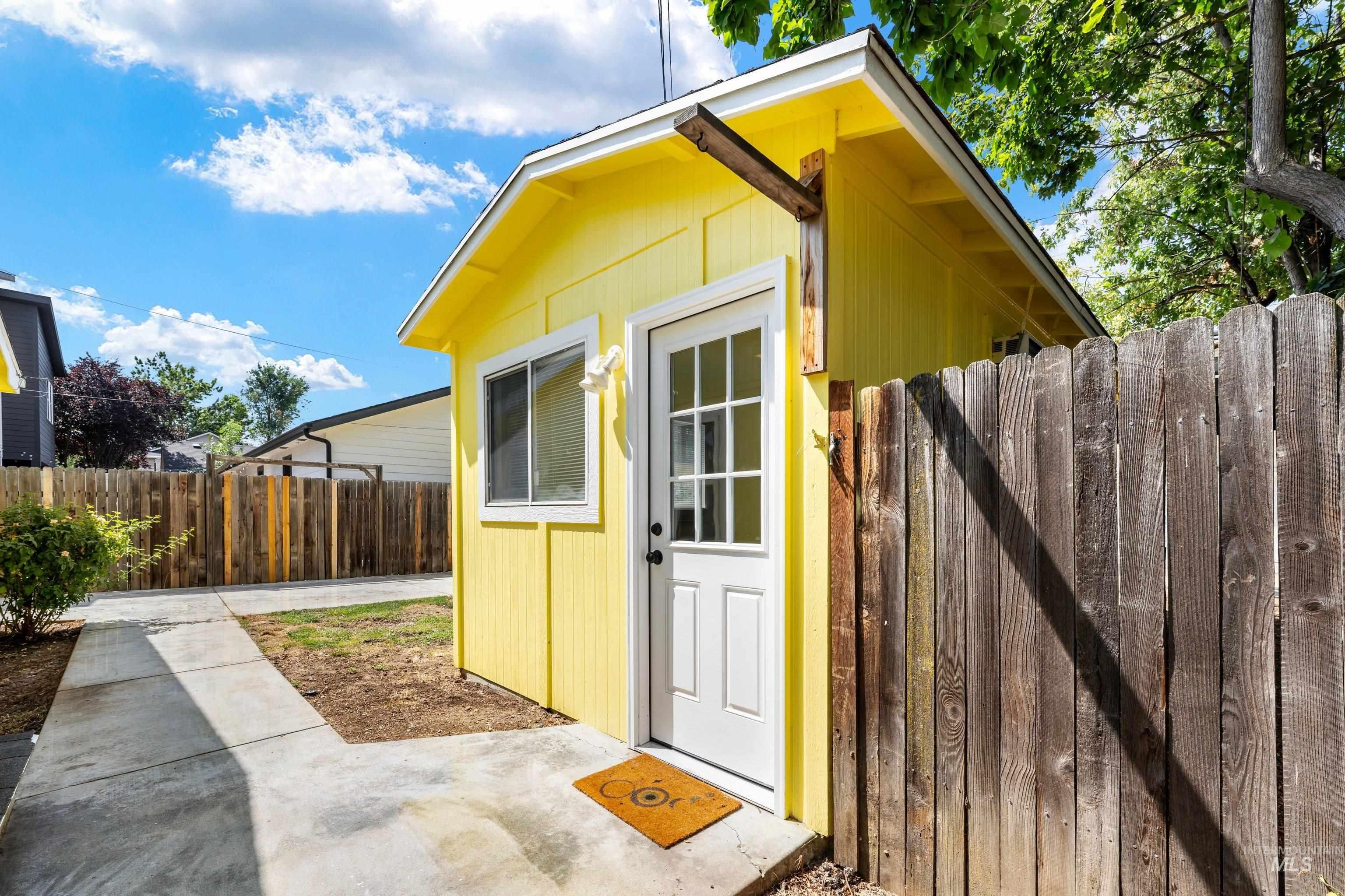 1611 S Vermont Avenue, Boise, Idaho 83706, 3 Bedrooms, 2 Bathrooms, Residential For Sale, Price $434,900, 98997225
