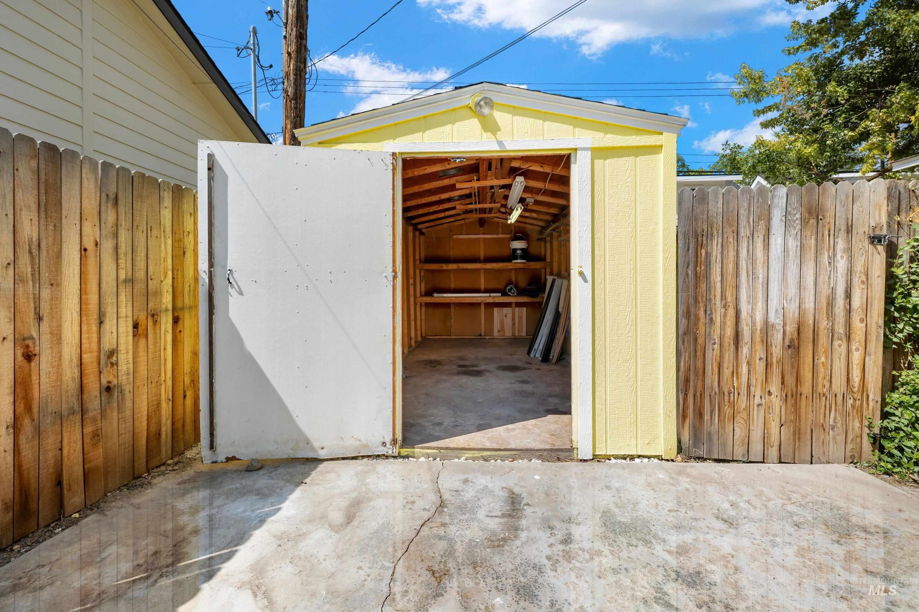 1611 S Vermont Avenue, Boise, Idaho 83706, 3 Bedrooms, 2 Bathrooms, Residential For Sale, Price $434,900, 98997225