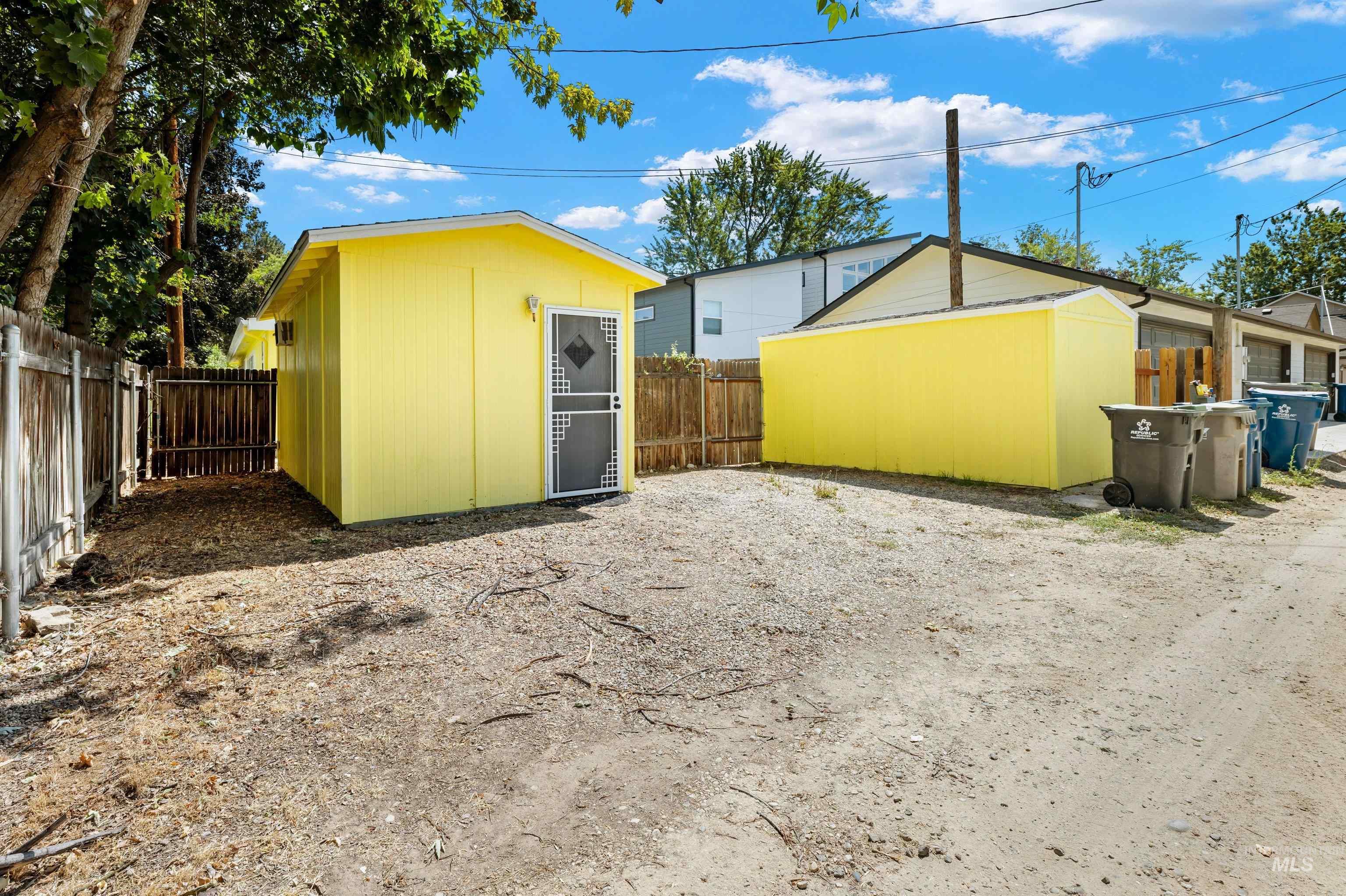 1611 S Vermont Avenue, Boise, Idaho 83706, 3 Bedrooms, 2 Bathrooms, Residential For Sale, Price $434,900, 98997225