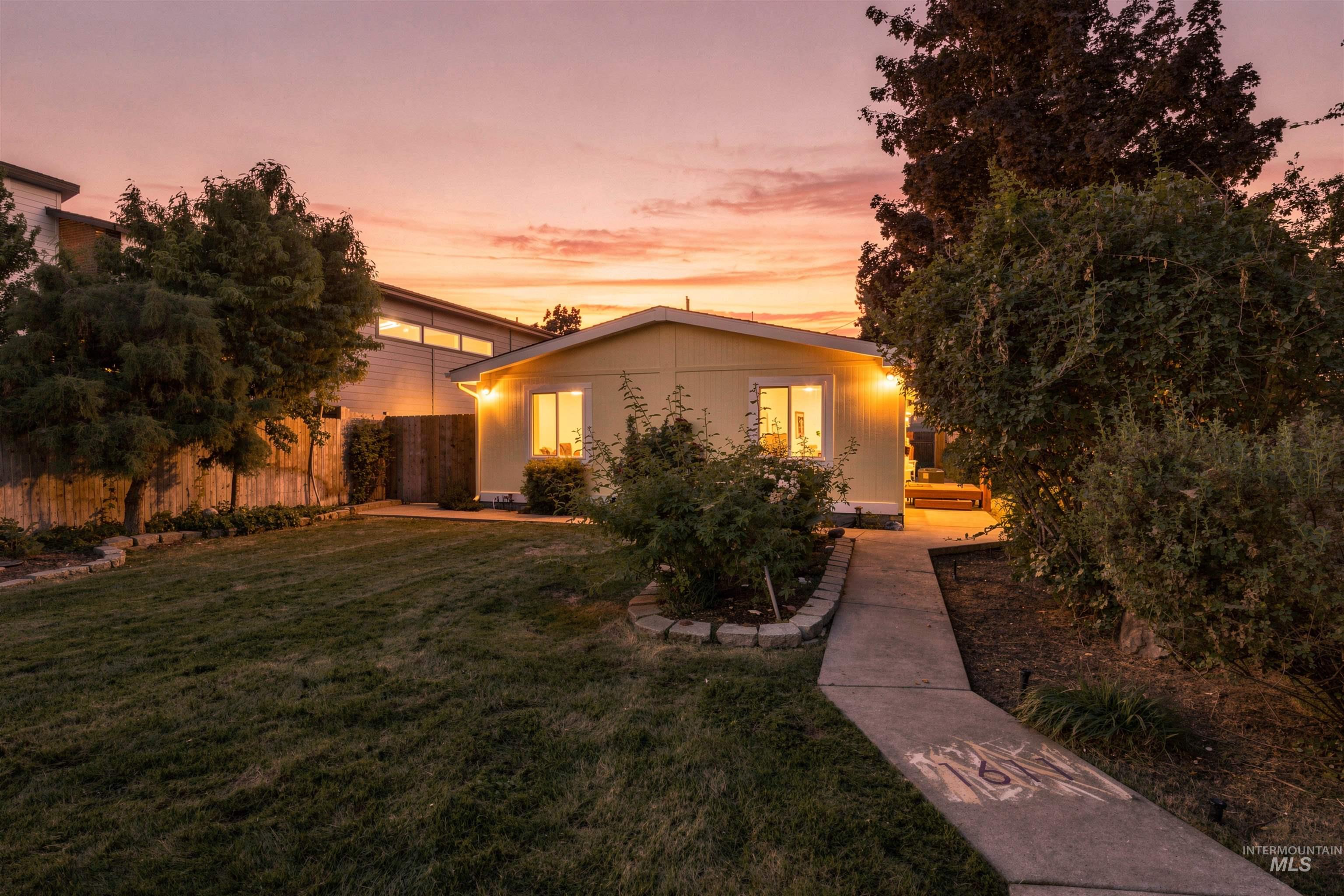 1611 S Vermont Avenue, Boise, Idaho 83706, 3 Bedrooms, 2 Bathrooms, Residential For Sale, Price $434,900, 98997225
