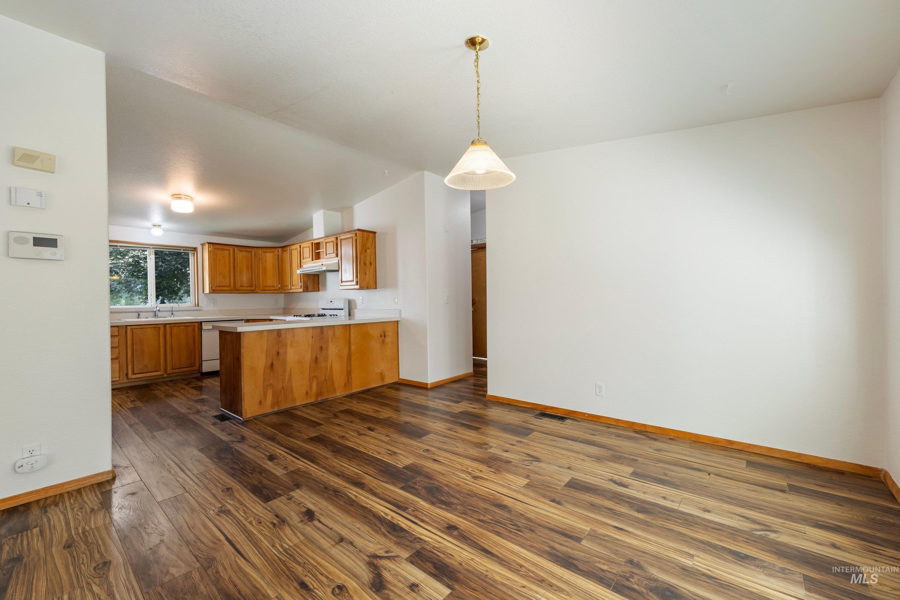 1611 S Vermont Avenue, Boise, Idaho 83706, 3 Bedrooms, 2 Bathrooms, Residential For Sale, Price $434,900, 98997225