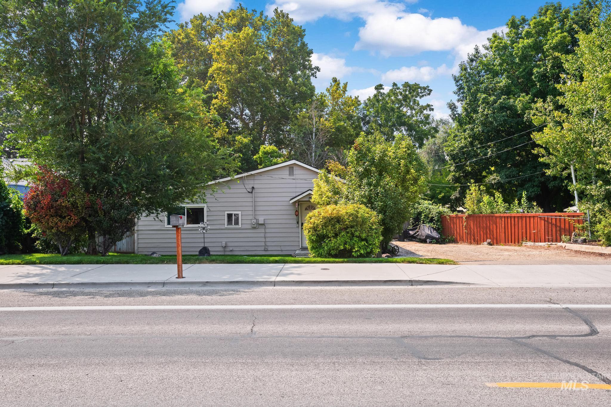 321 W Boise St., Kuna, Idaho 83634, 3 Bedrooms, 1 Bathroom, Residential For Sale, Price $309,990, 98997227