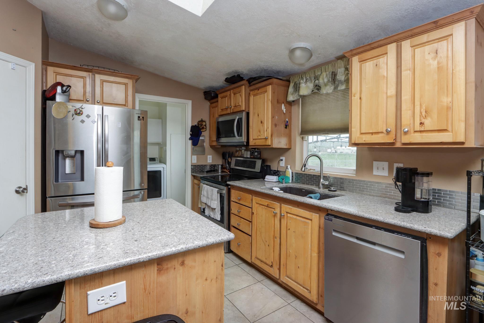 1583 Dustin Dr, Vale, Oregon 97918, 3 Bedrooms, 2 Bathrooms, Residential For Sale, Price $329,000, 98997228