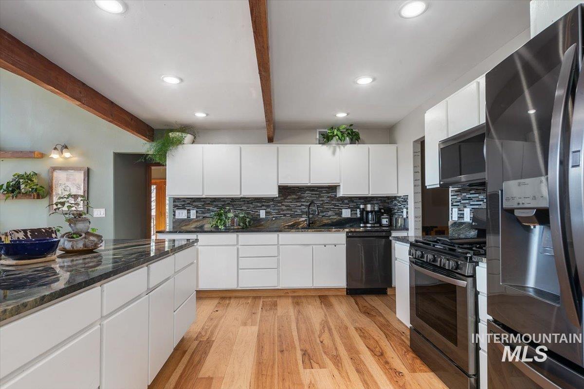 10 Scriver Creek Rd, Garden Valley, Idaho 83622, 4 Bedrooms, 3 Bathrooms, Residential For Sale, Price $1,199,900, 98997229